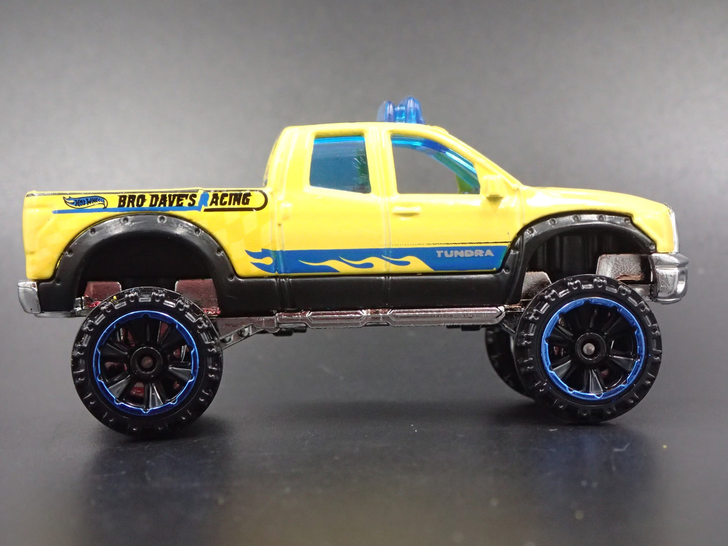 2007-2021 TOYOTA TUNDRA PICKUP TRUCK 4X4 1/64 SCALE DIORAMA DIECAST MODEL CAR