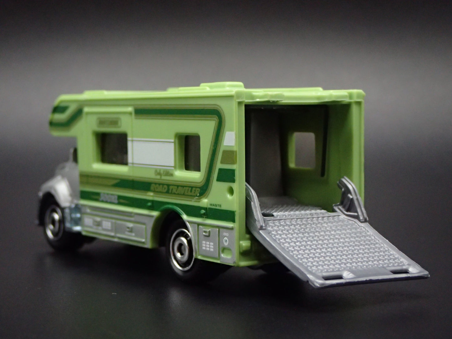 MODERN MOTORHOME RV GREEN 1:64 MB SCALE COLLECTIBLE DIORAMA DIECAST MODEL CAR