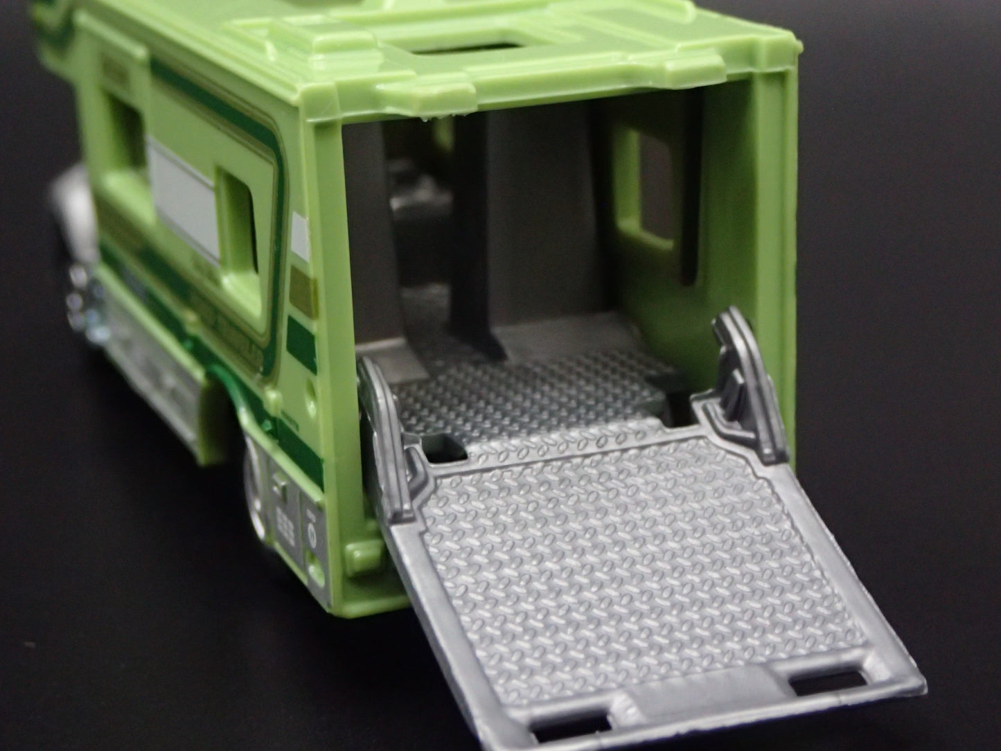 MODERN MOTORHOME RV GREEN 1:64 MB SCALE COLLECTIBLE DIORAMA DIECAST MODEL CAR
