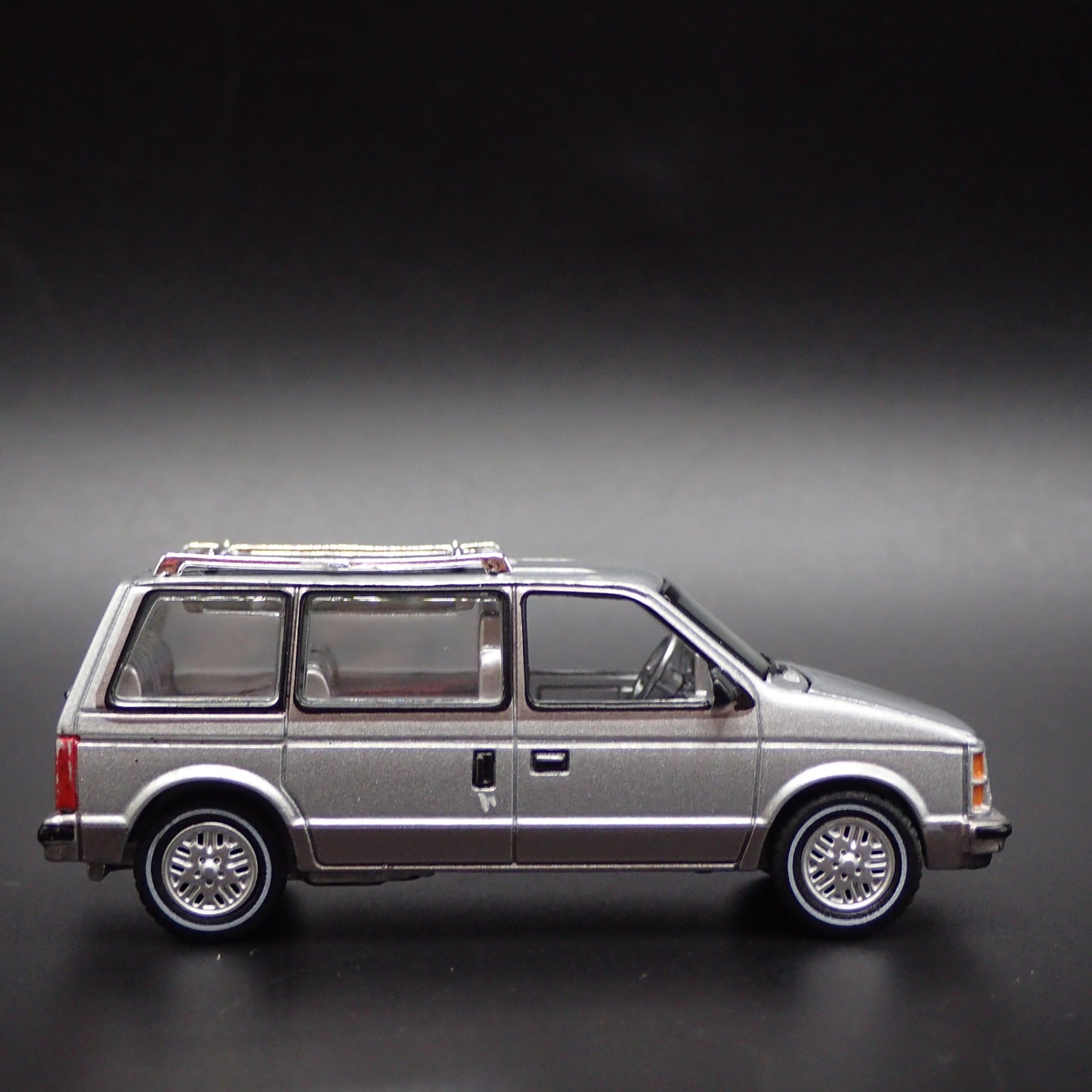 1984-1990 PLYMOUTH VOYAGER MINIVAN CARAVAN  1/64 SCALE DIORAMA DIECAST MODEL CAR
