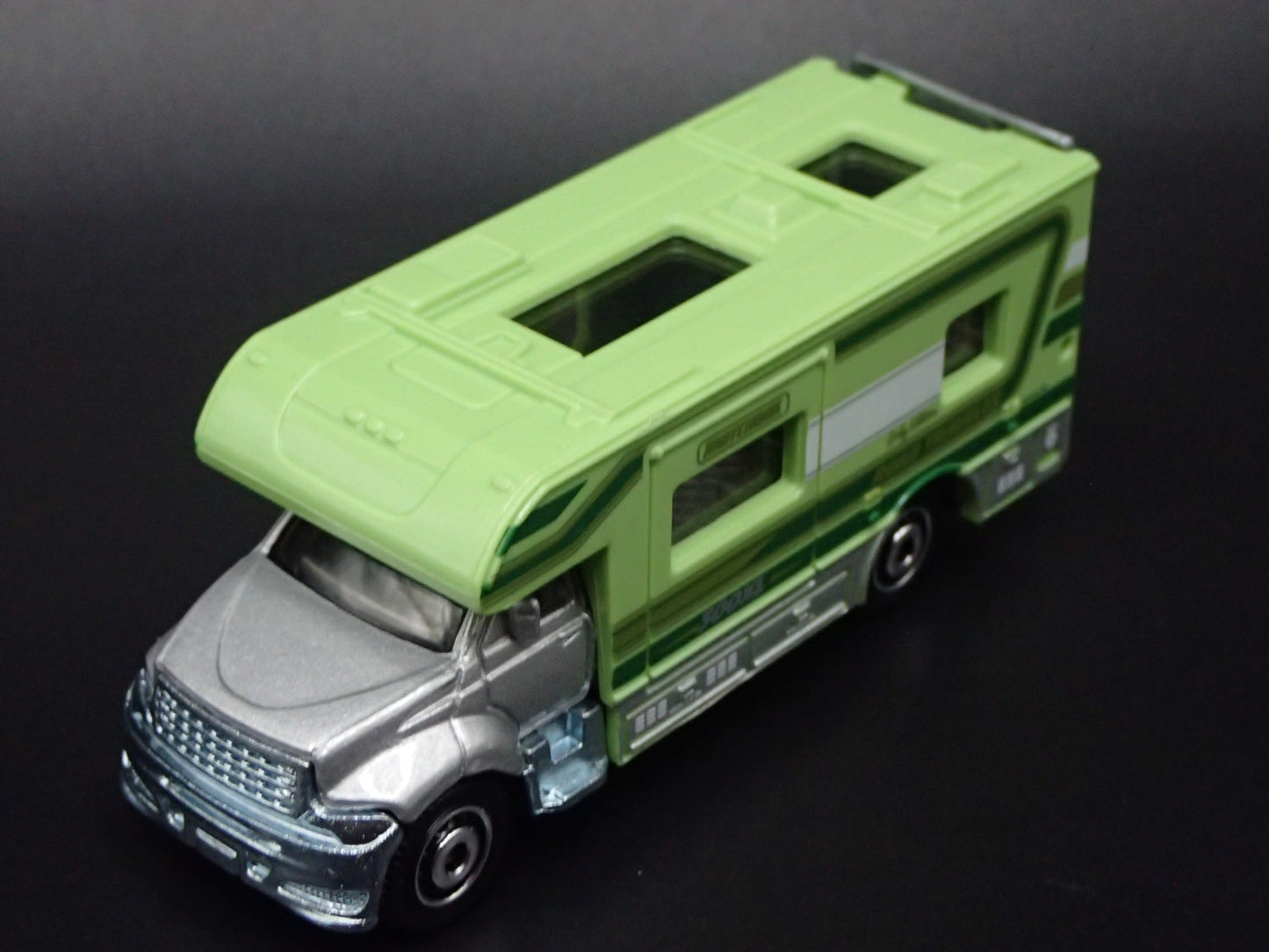 MODERN MOTORHOME RV GREEN 1:64 MB SCALE COLLECTIBLE DIORAMA DIECAST MODEL CAR