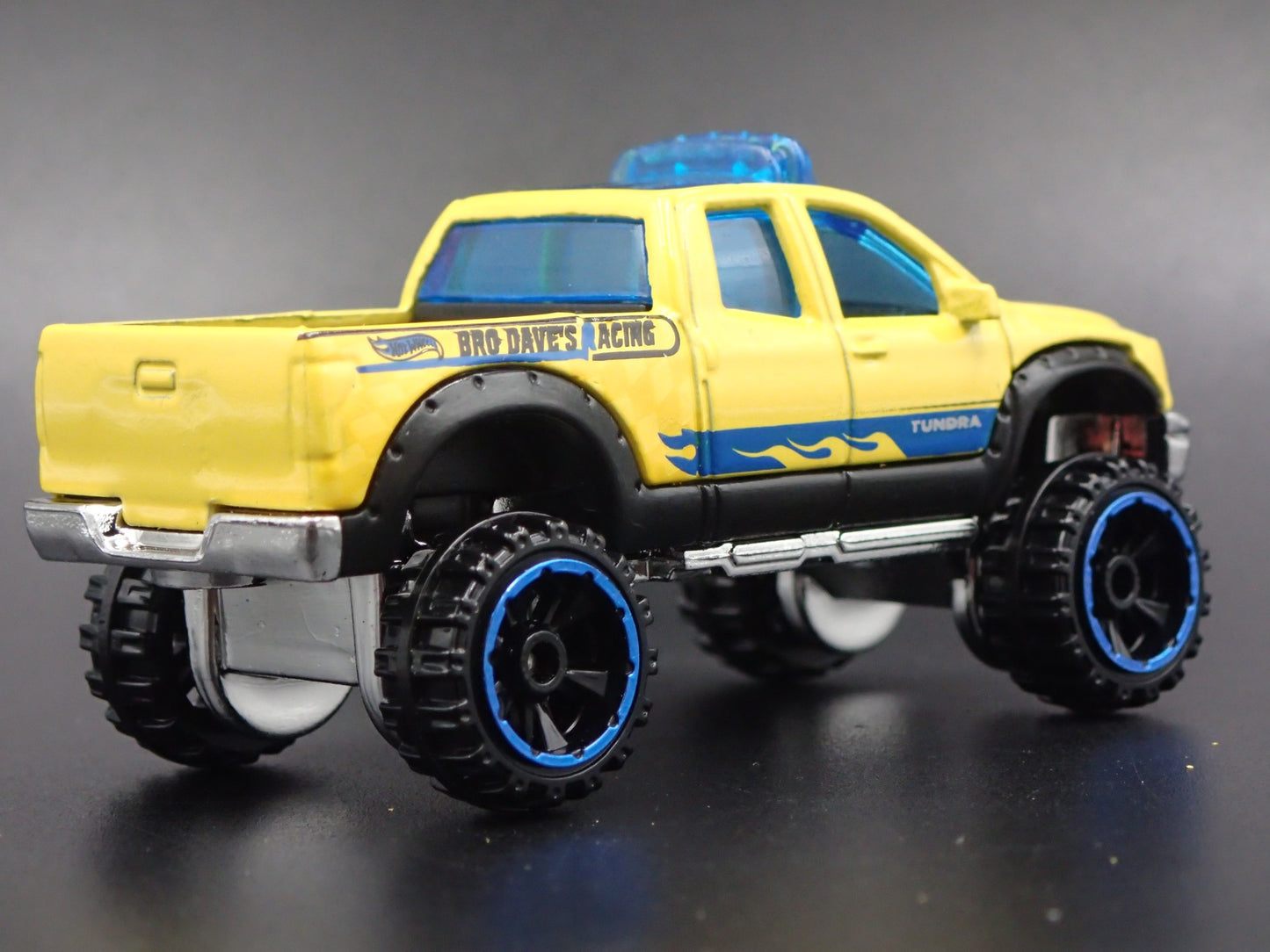 2007-2021 TOYOTA TUNDRA PICKUP TRUCK 4X4 1/64 SCALE DIORAMA DIECAST MODEL CAR