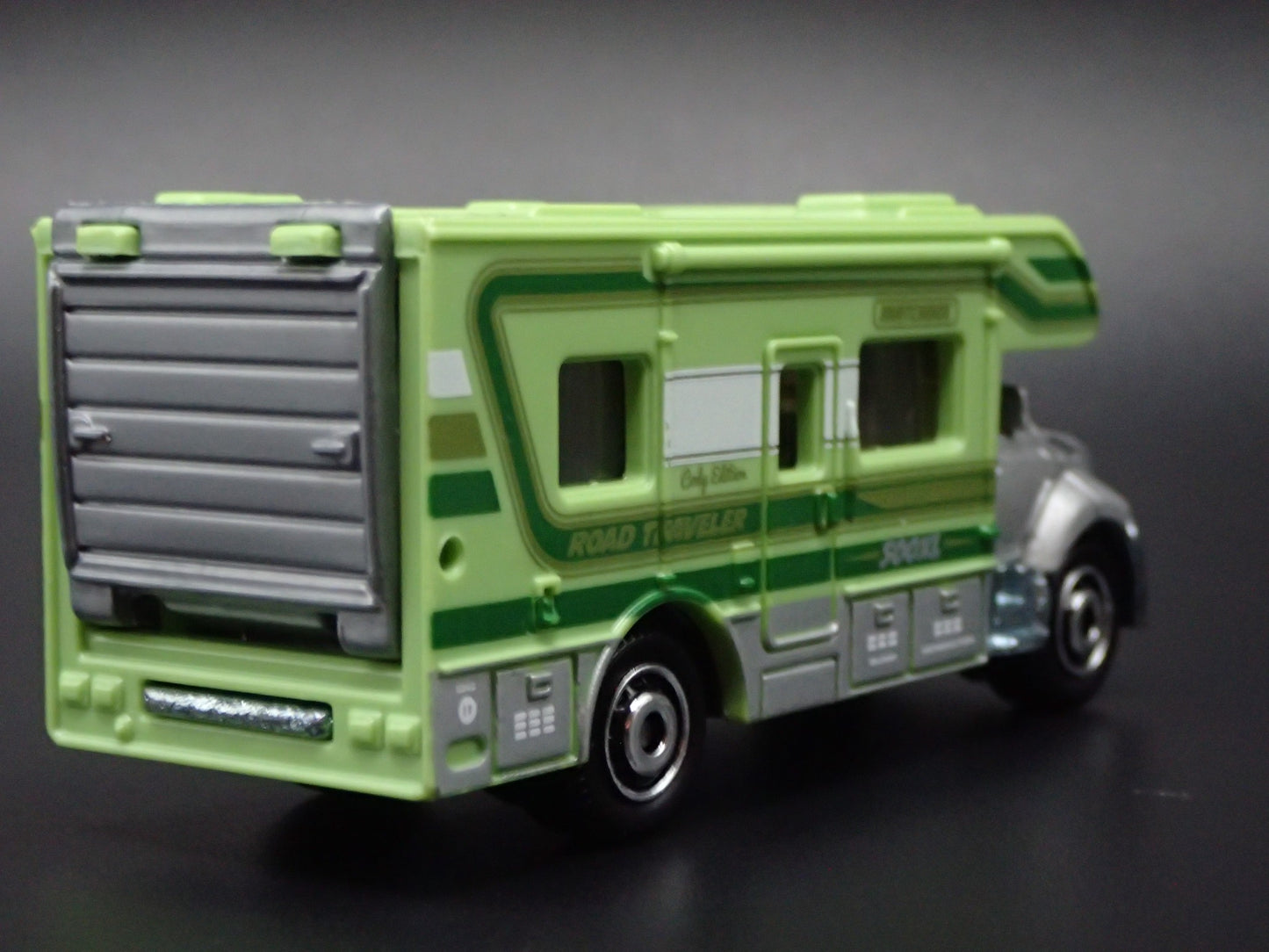 MODERN MOTORHOME RV GREEN 1:64 MB SCALE COLLECTIBLE DIORAMA DIECAST MODEL CAR