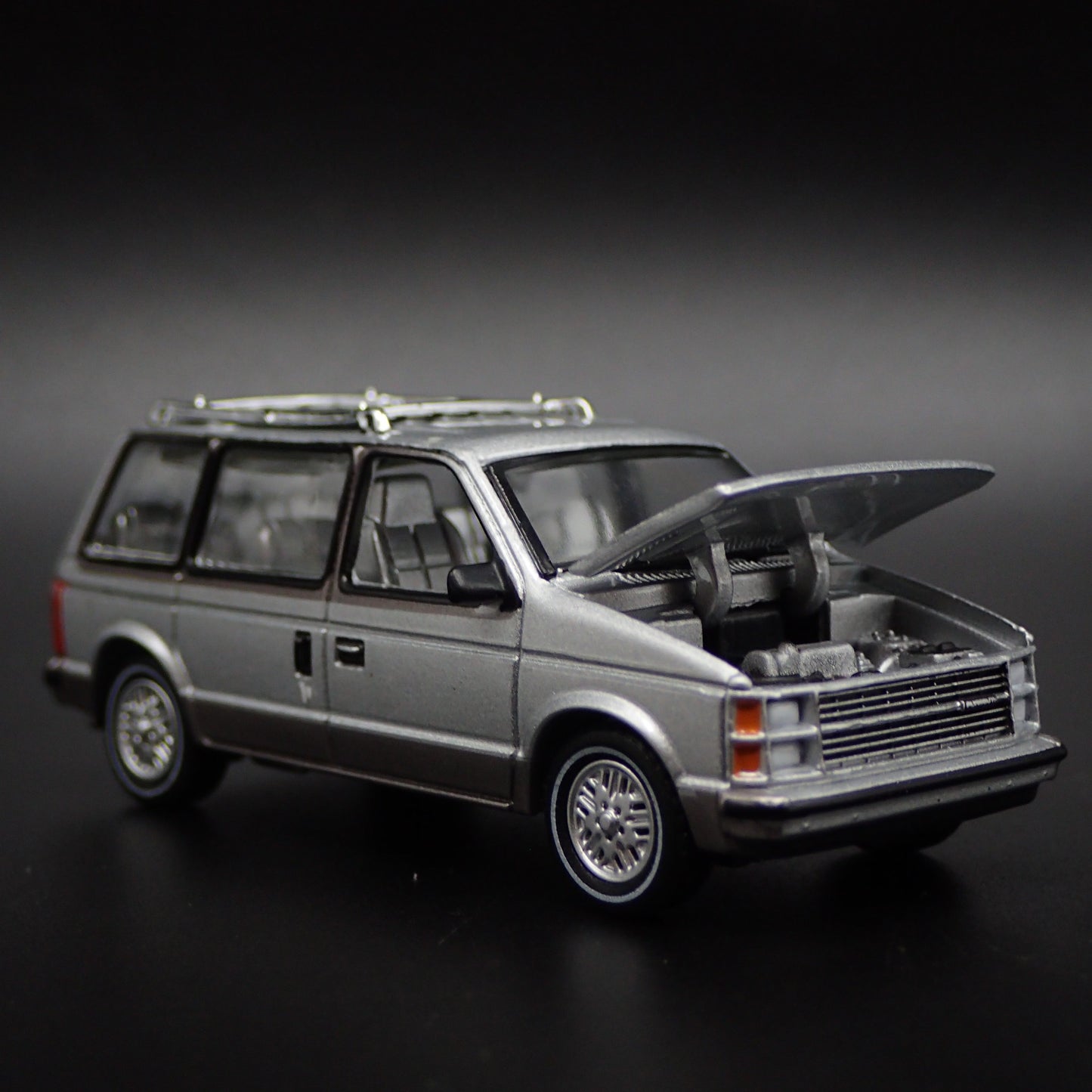1984-1990 PLYMOUTH VOYAGER MINIVAN CARAVAN  1/64 SCALE DIORAMA DIECAST MODEL CAR