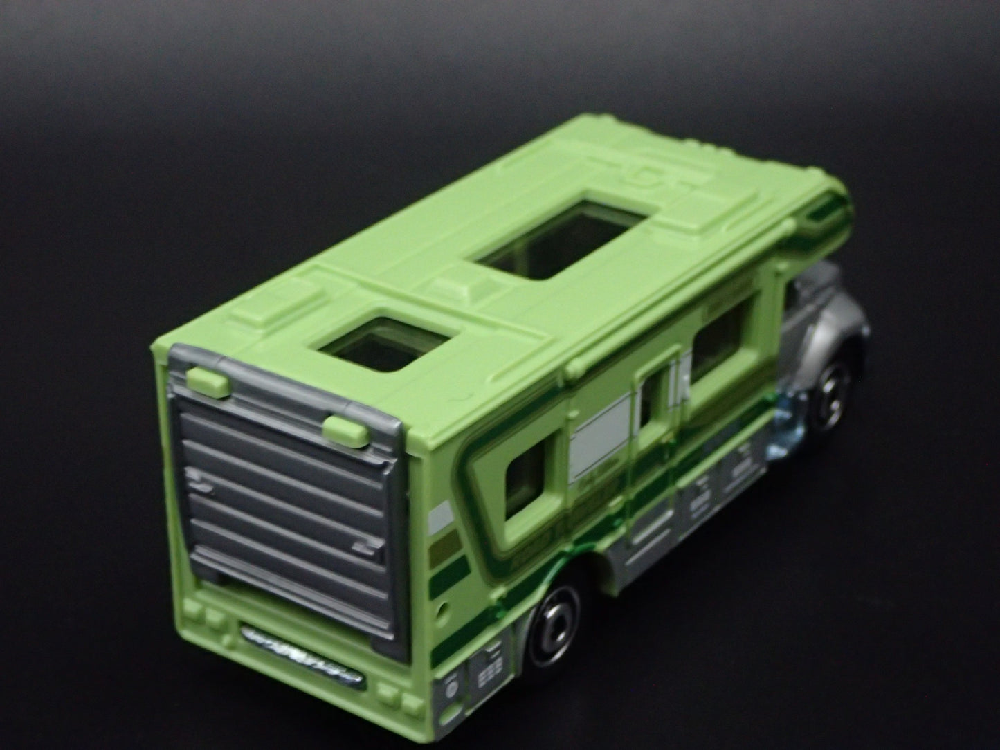 MODERN MOTORHOME RV GREEN 1:64 MB SCALE COLLECTIBLE DIORAMA DIECAST MODEL CAR
