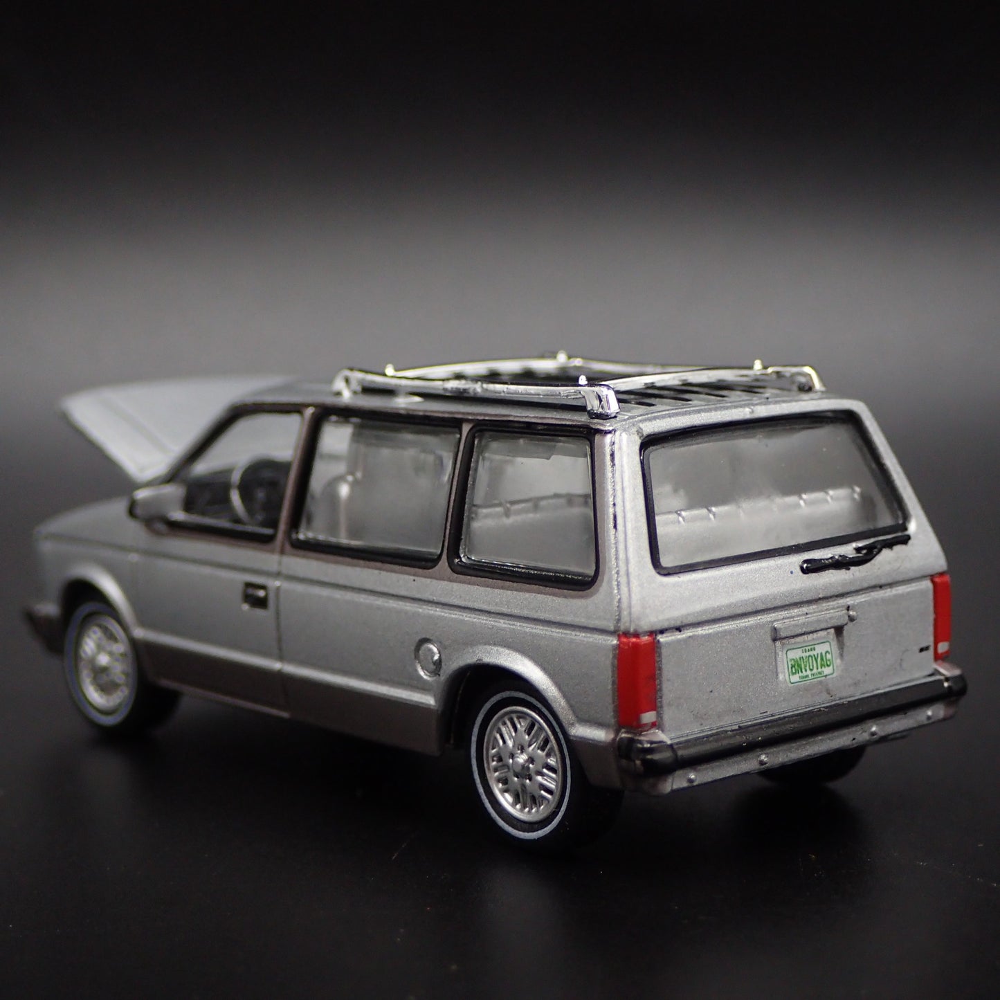 1984-1990 PLYMOUTH VOYAGER MINIVAN CARAVAN  1/64 SCALE DIORAMA DIECAST MODEL CAR