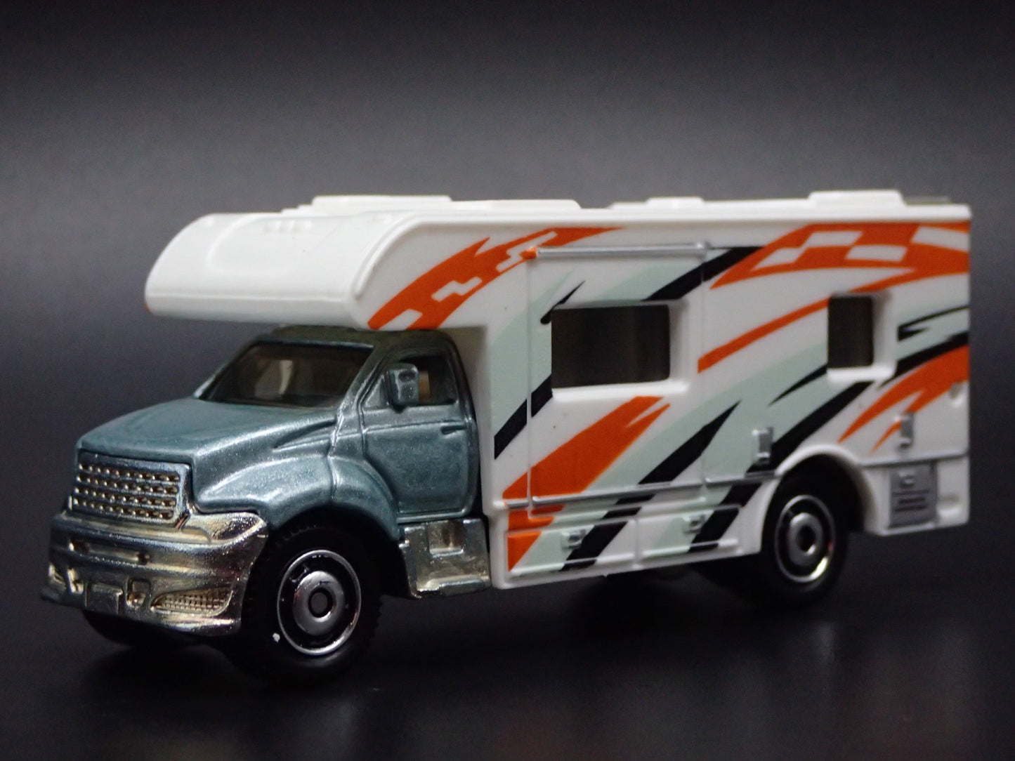 MODERN MOTORHOME RV SILVER 1:64 MB SCALE COLLECTIBLE DIORAMA DIECAST MODEL CAR