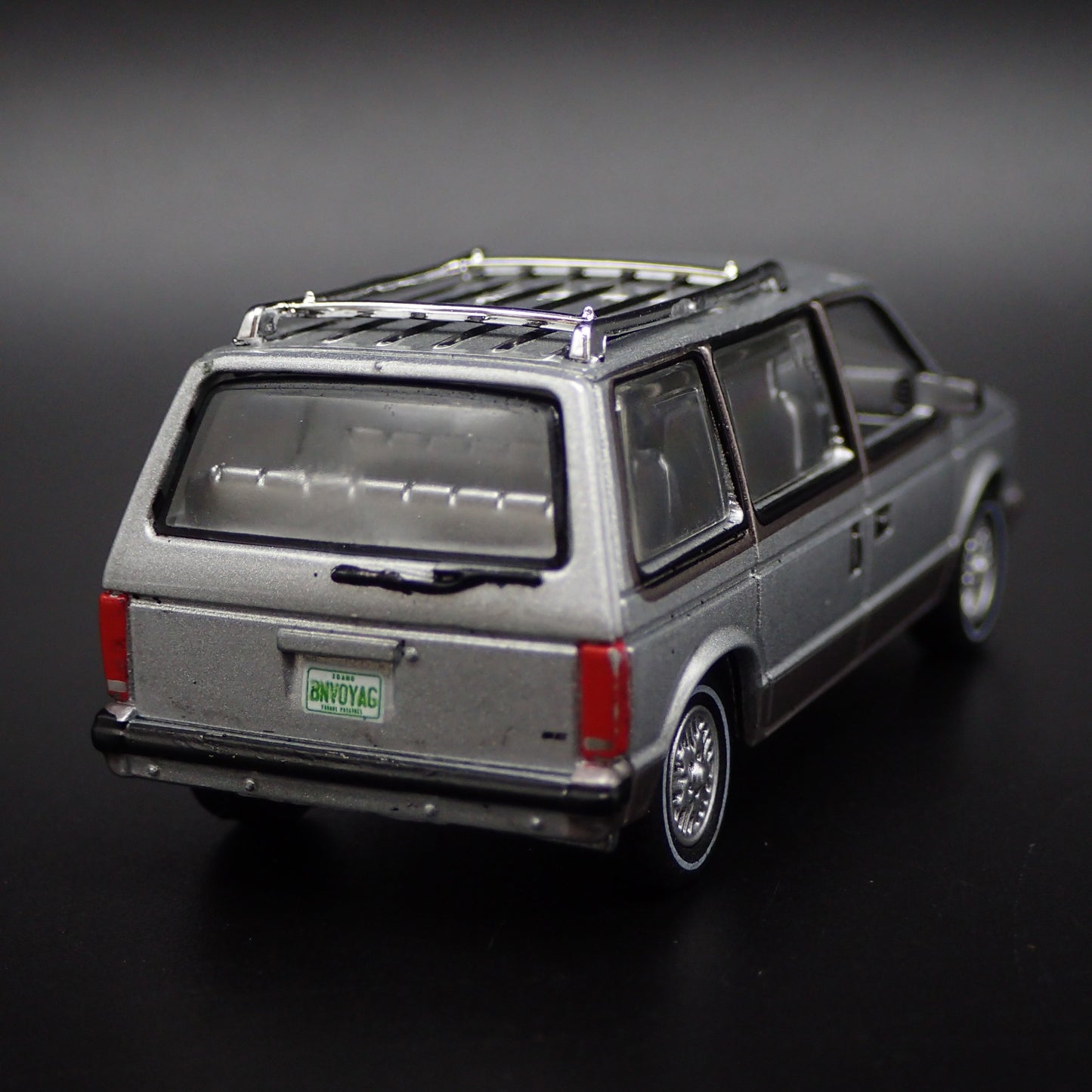 1984-1990 PLYMOUTH VOYAGER MINIVAN CARAVAN  1/64 SCALE DIORAMA DIECAST MODEL CAR