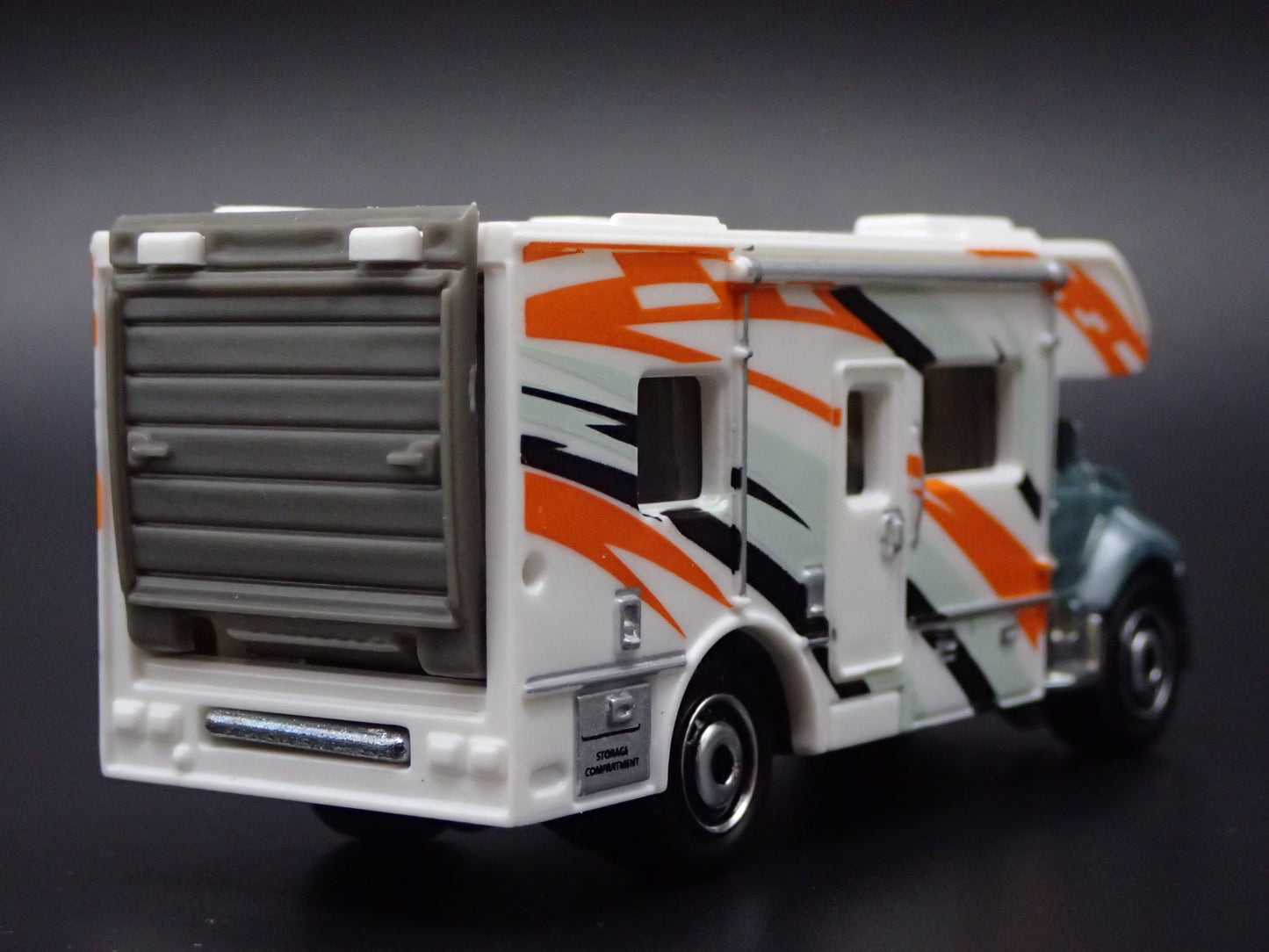 MODERN MOTORHOME RV SILVER 1:64 MB SCALE COLLECTIBLE DIORAMA DIECAST MODEL CAR