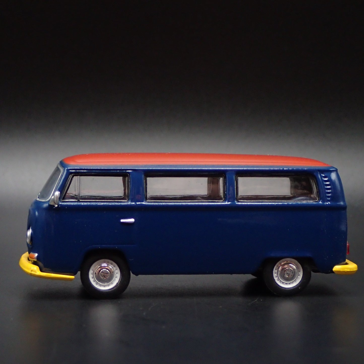 1967-1979 VW VOLKSWAGEN TYPE 2 T2 BUS 1/64 SCALE COLLECTIBLE DIECAST MODEL CAR
