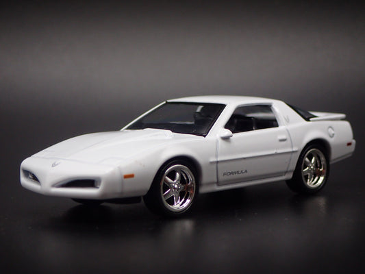 1992 92 PONTIAC FIREBIRD FORMULA WHITE 1:64 SCALE DIORAMA DIECAST MODEL CAR