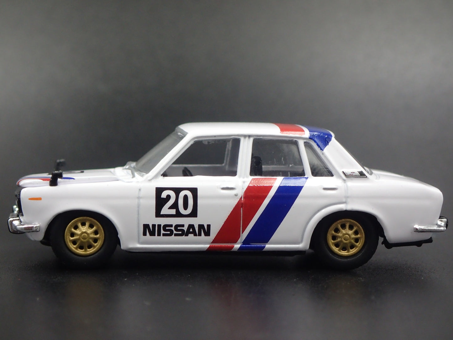 1967-1973 DATSUN BLUEBIRD 1600 SSS FOUR DOOR WHITE 1:64 SCALE DIECAST MODEL CAR