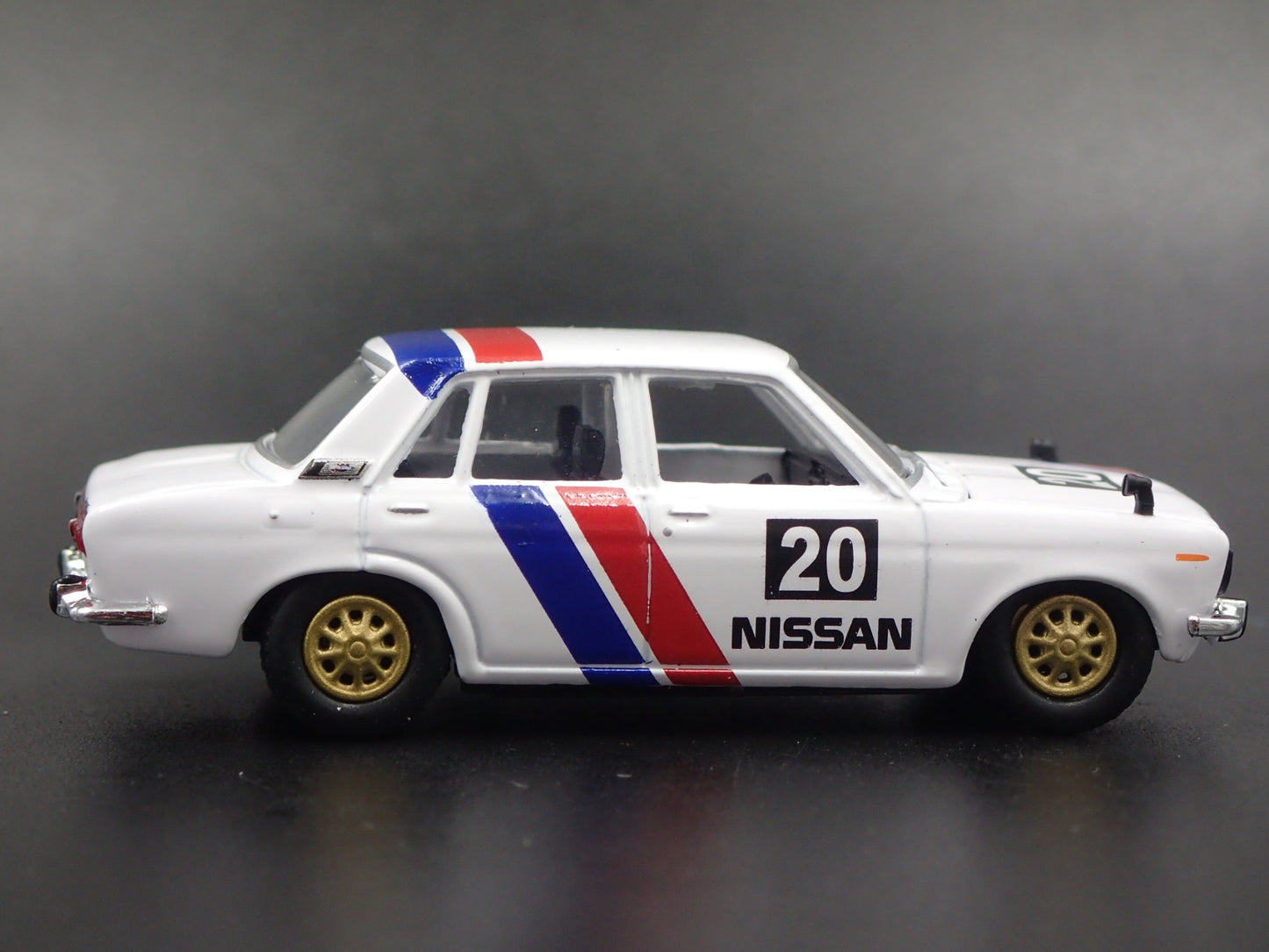 1967-1973 DATSUN BLUEBIRD 1600 SSS FOUR DOOR WHITE 1:64 SCALE DIECAST MODEL CAR