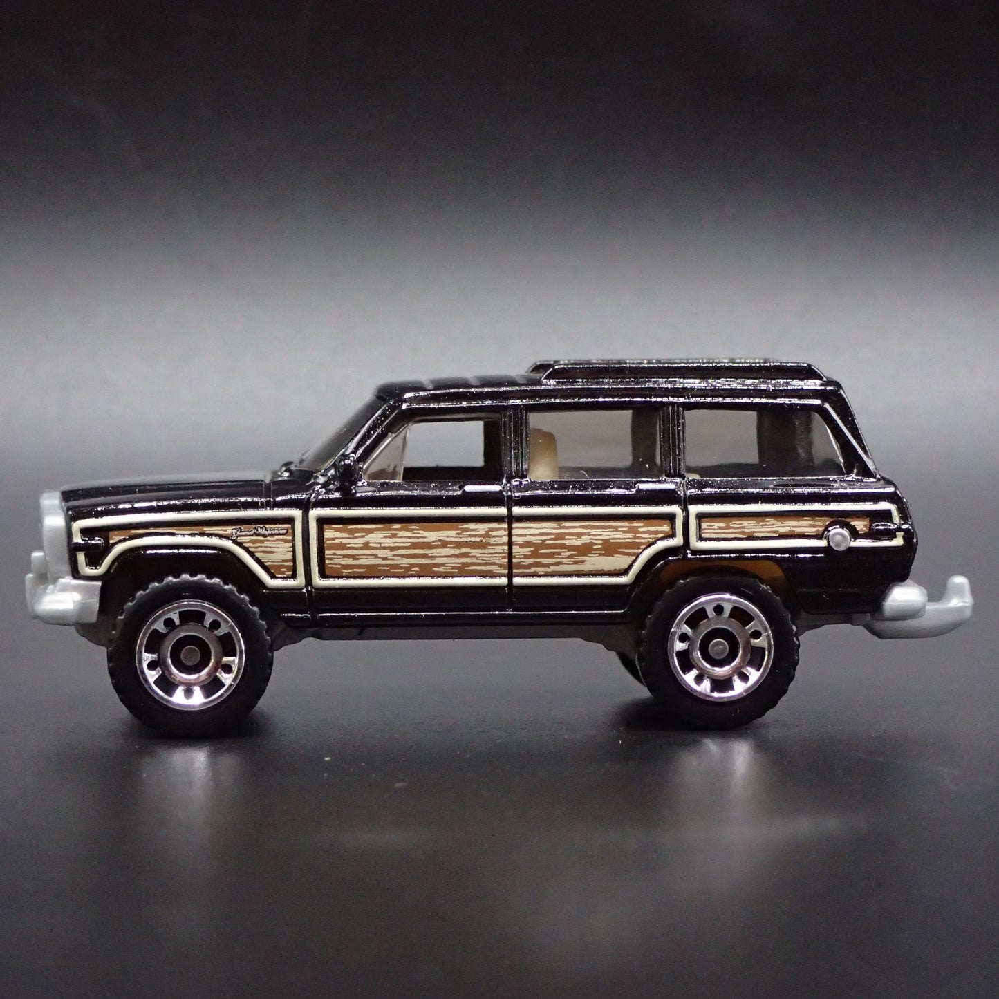 1980-1991 JEEP WAGONEER w/ TOW HITCH BLACK 1:64 SCALE DIORAMA DIECAST MODEL CAR