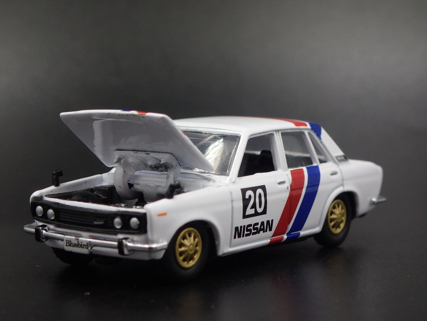 1967-1973 DATSUN BLUEBIRD 1600 SSS FOUR DOOR WHITE 1:64 SCALE DIECAST MODEL CAR