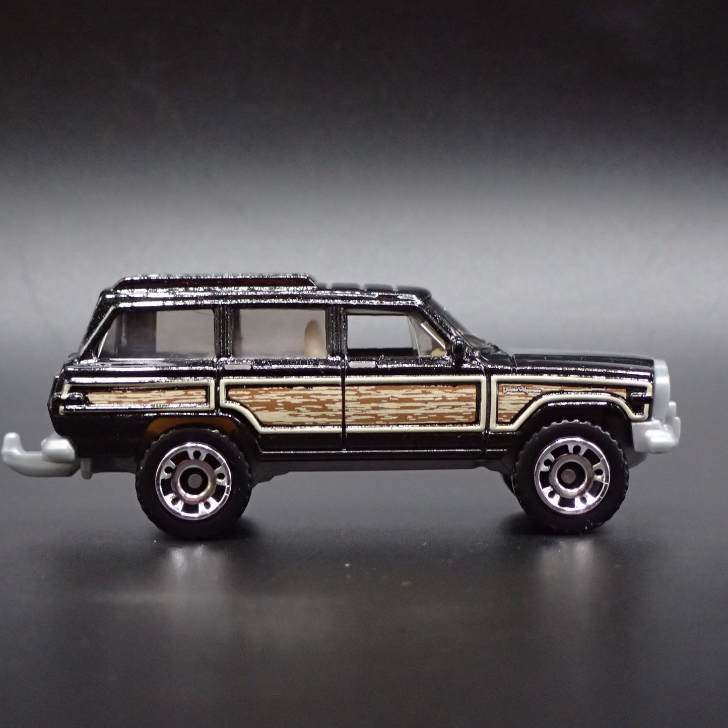 1980-1991 JEEP WAGONEER w/ TOW HITCH BLACK 1:64 SCALE DIORAMA DIECAST MODEL CAR