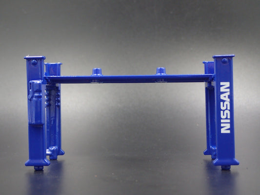 NISSAN 1:64 SCALE AUTO SHOP MECHANIC GARAGE 4 POST CAR LIFT DIORAMA DIECAST PROP