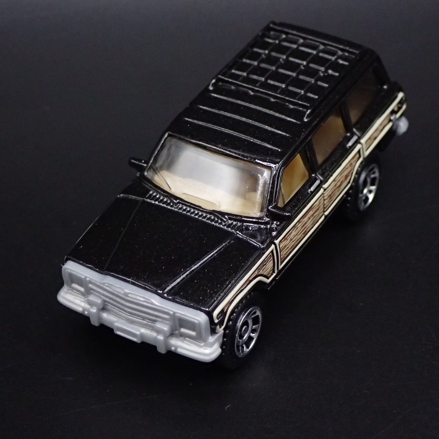 1980-1991 JEEP WAGONEER w/ TOW HITCH BLACK 1:64 SCALE DIORAMA DIECAST MODEL CAR