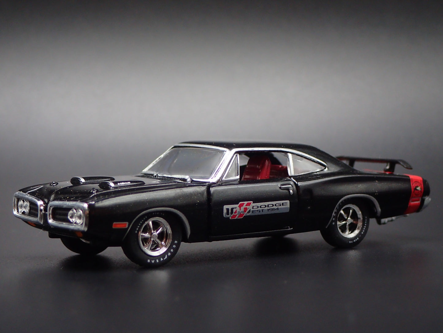 1970 70 DODGE SUPER BEE HEMI BLACK RARE 1/64 SCALE DIORAMA DIECAST MODEL CAR