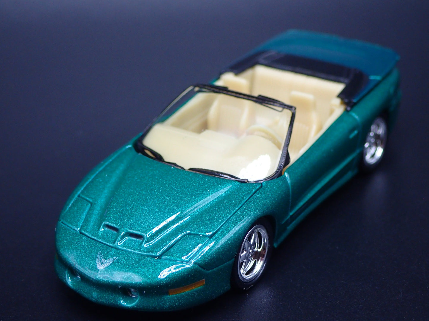 1997 97 PONTIAC FIREBIRD TA CONVERTIBLE 1:64 SCALE DIORAMA DIECAST MODEL CAR