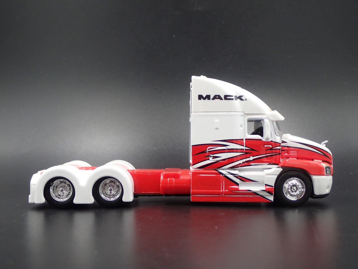 MACK ANTHEM HIGHWAY LONG HAUL TRUCK RIG 1:64 SCALE DIORAMA DIECAST MODEL CAR