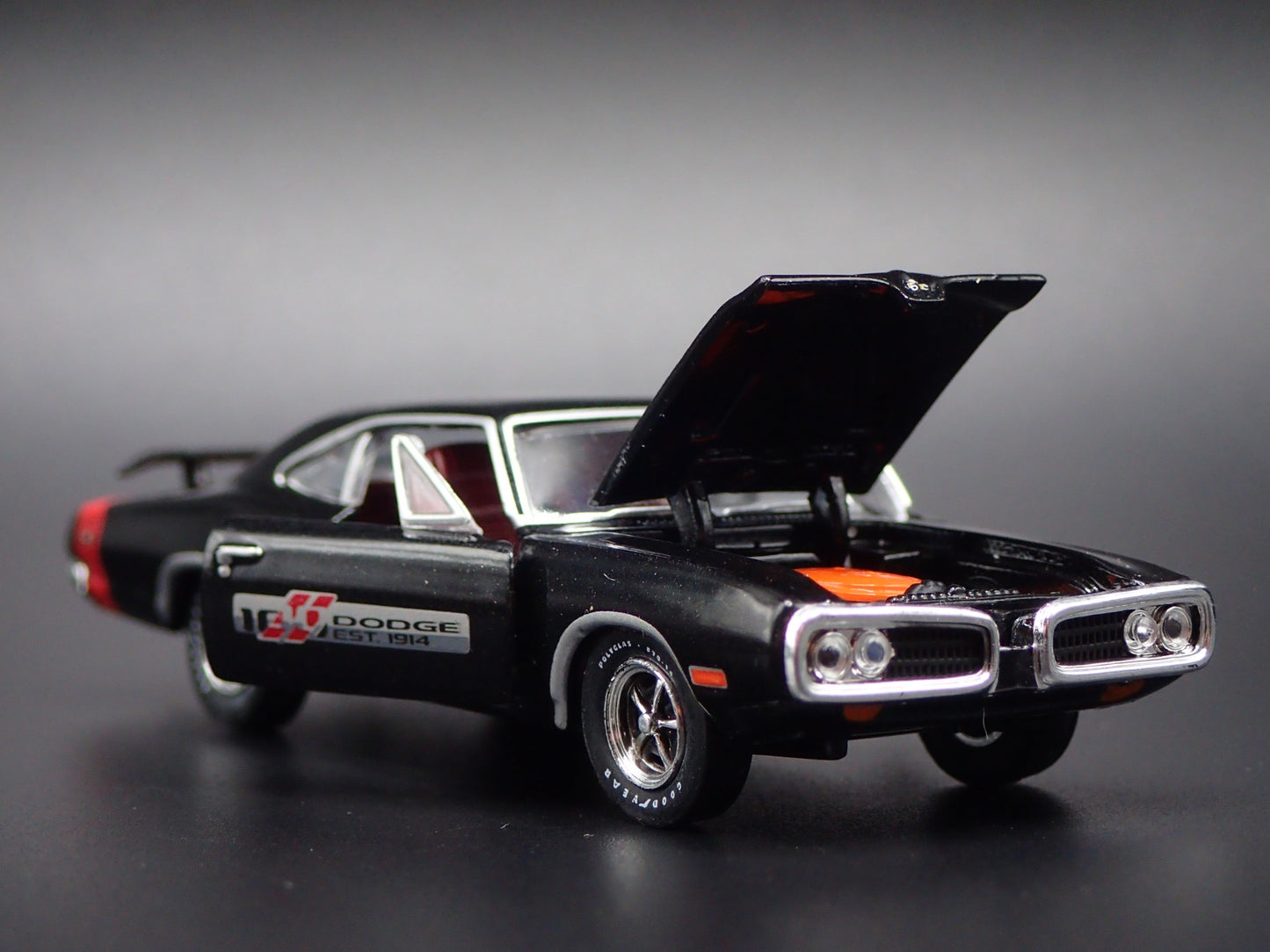 1970 70 DODGE SUPER BEE HEMI BLACK RARE 1/64 SCALE DIORAMA DIECAST MODEL CAR
