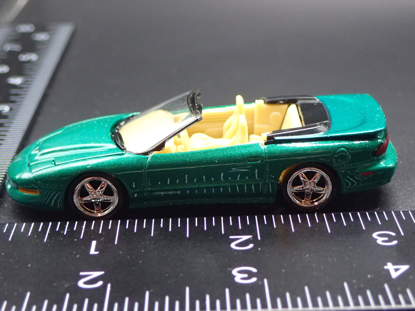 1997 97 PONTIAC FIREBIRD TA CONVERTIBLE 1:64 SCALE DIORAMA DIECAST MODEL CAR