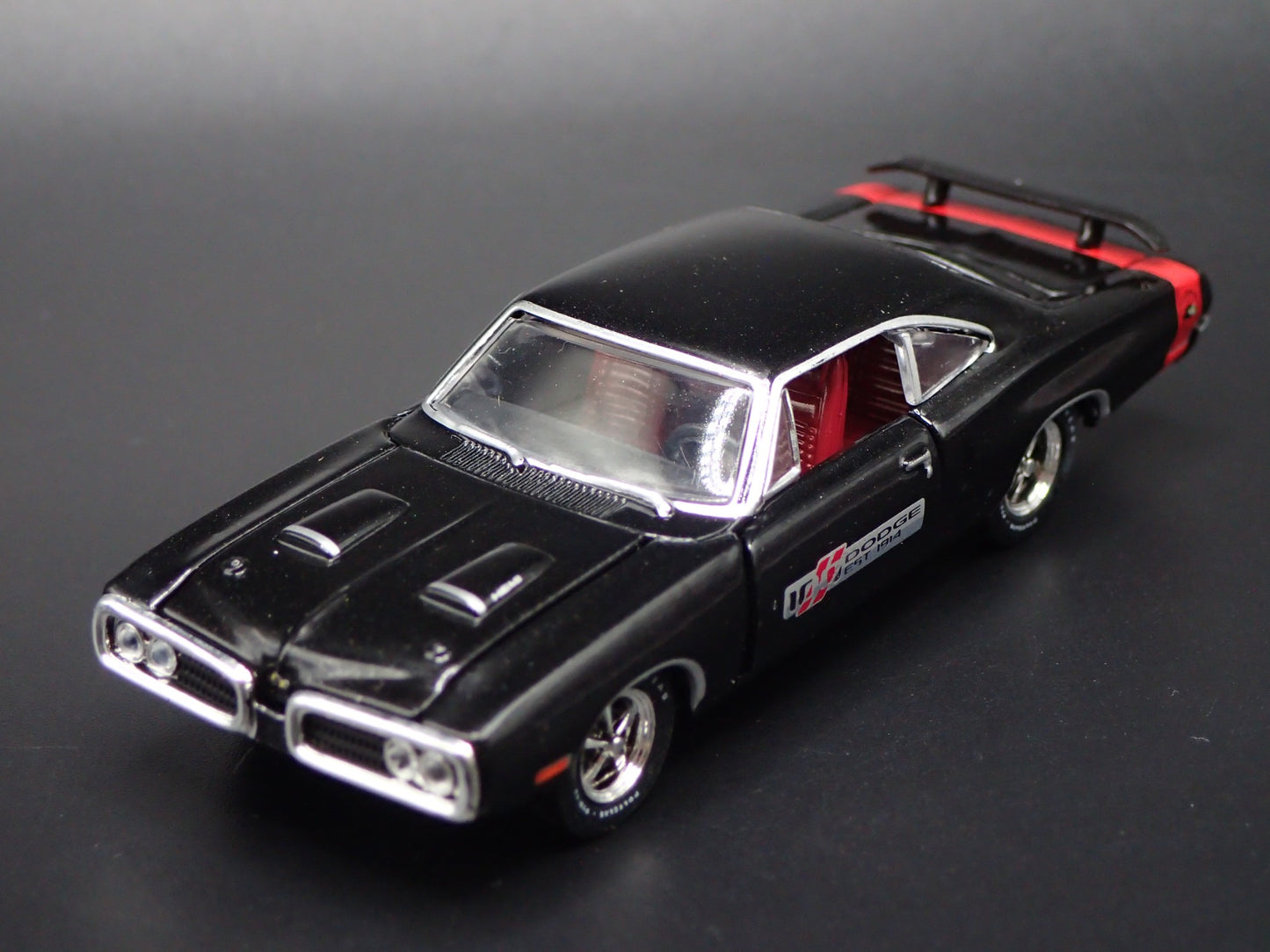 1970 70 DODGE SUPER BEE HEMI BLACK RARE 1/64 SCALE DIORAMA DIECAST MODEL CAR