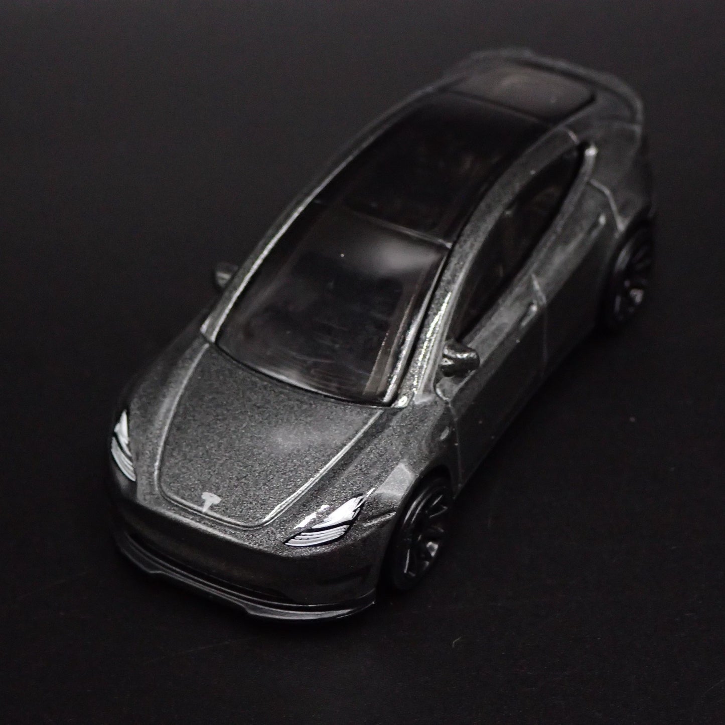 2020-2025 TESLA MODEL Y SUV 1:64 SCALE COLLECTIBLE DIORAMA DIECAST MODEL CAR