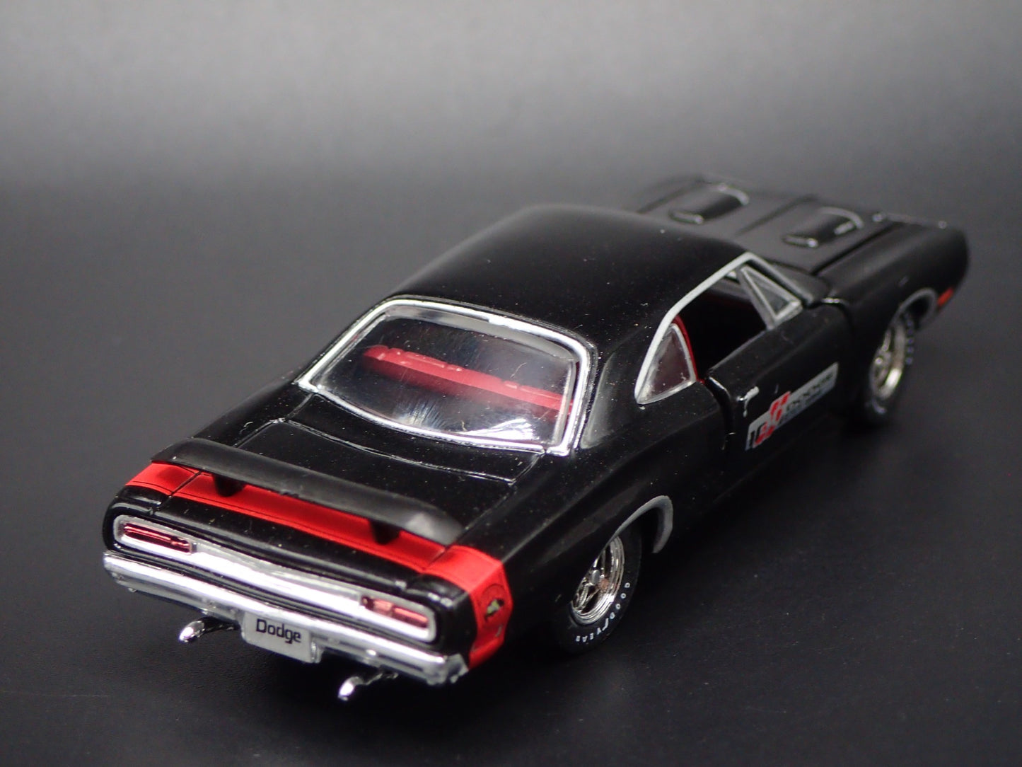 1970 70 DODGE SUPER BEE HEMI BLACK RARE 1/64 SCALE DIORAMA DIECAST MODEL CAR