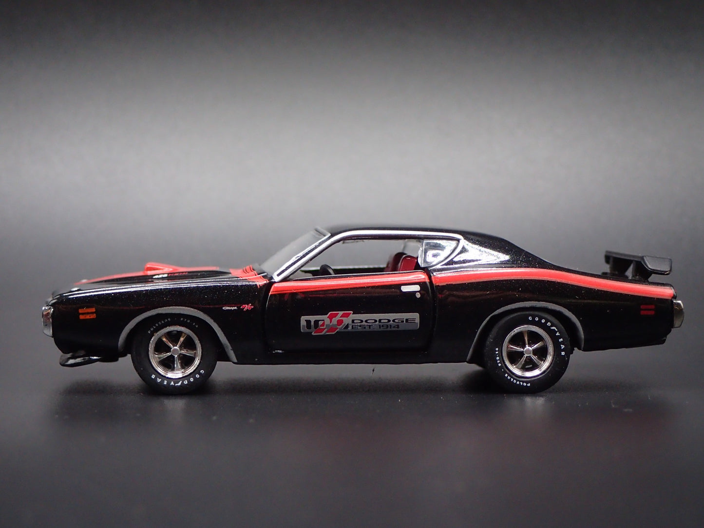 1971 71 DODGE CHARGER R/T HEMI BLACK RARE 1/64 SCALE DIORAMA DIECAST MODEL CAR