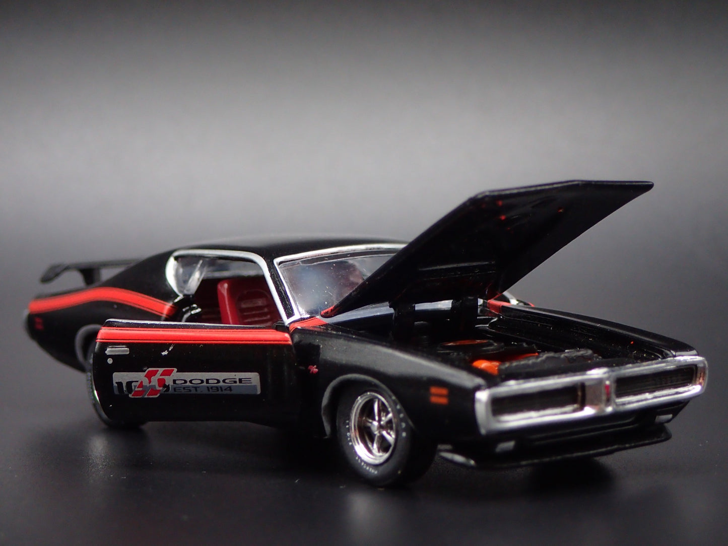 1971 71 DODGE CHARGER R/T HEMI BLACK RARE 1/64 SCALE DIORAMA DIECAST MODEL CAR