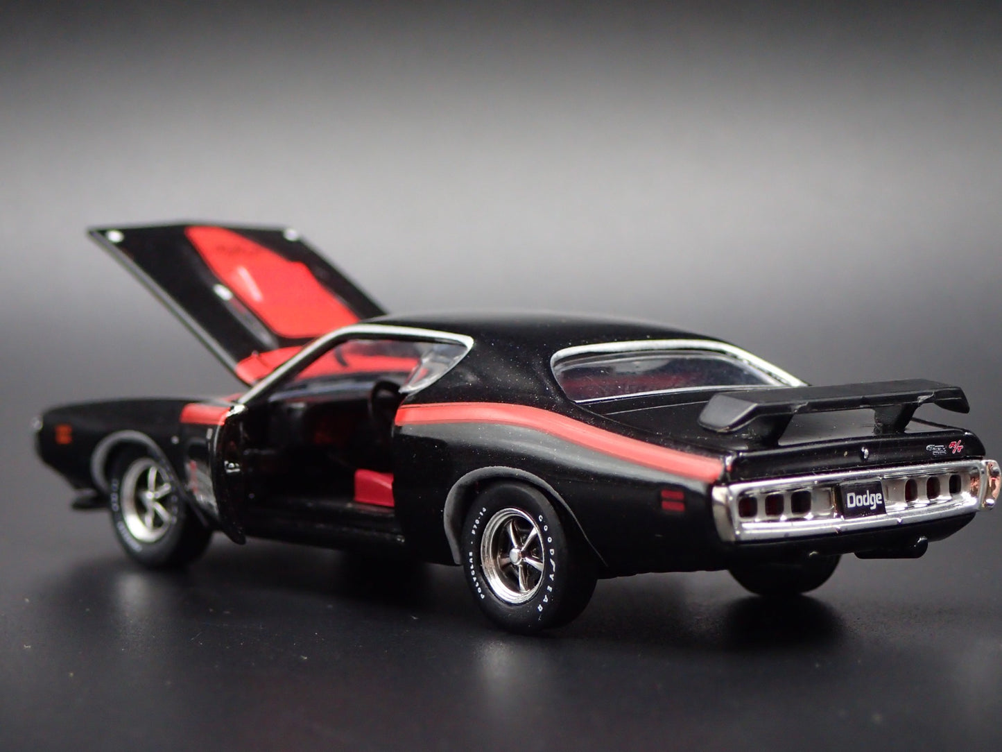 1971 71 DODGE CHARGER R/T HEMI BLACK RARE 1/64 SCALE DIORAMA DIECAST MODEL CAR