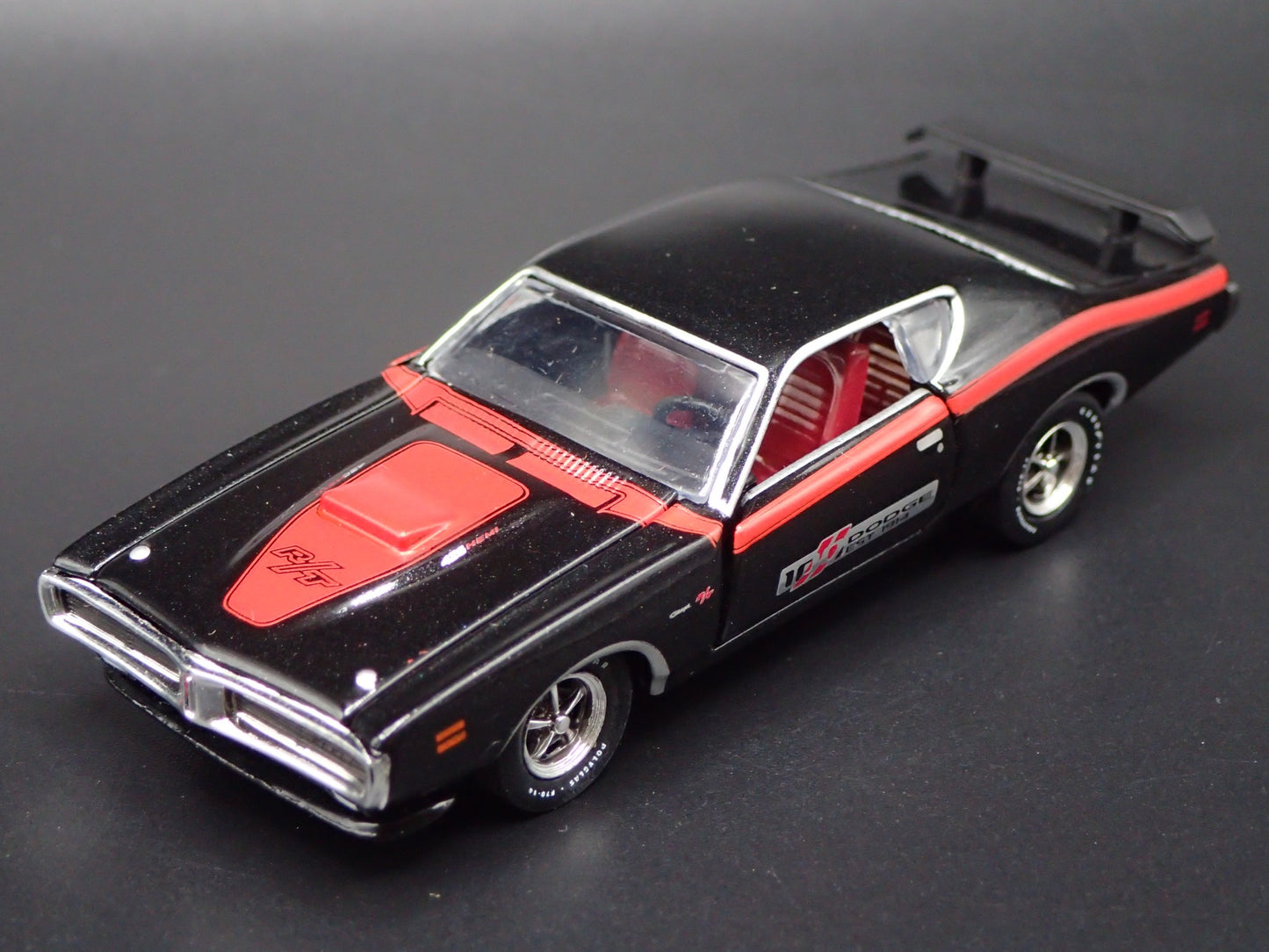 1971 71 DODGE CHARGER R/T HEMI BLACK RARE 1/64 SCALE DIORAMA DIECAST MODEL CAR