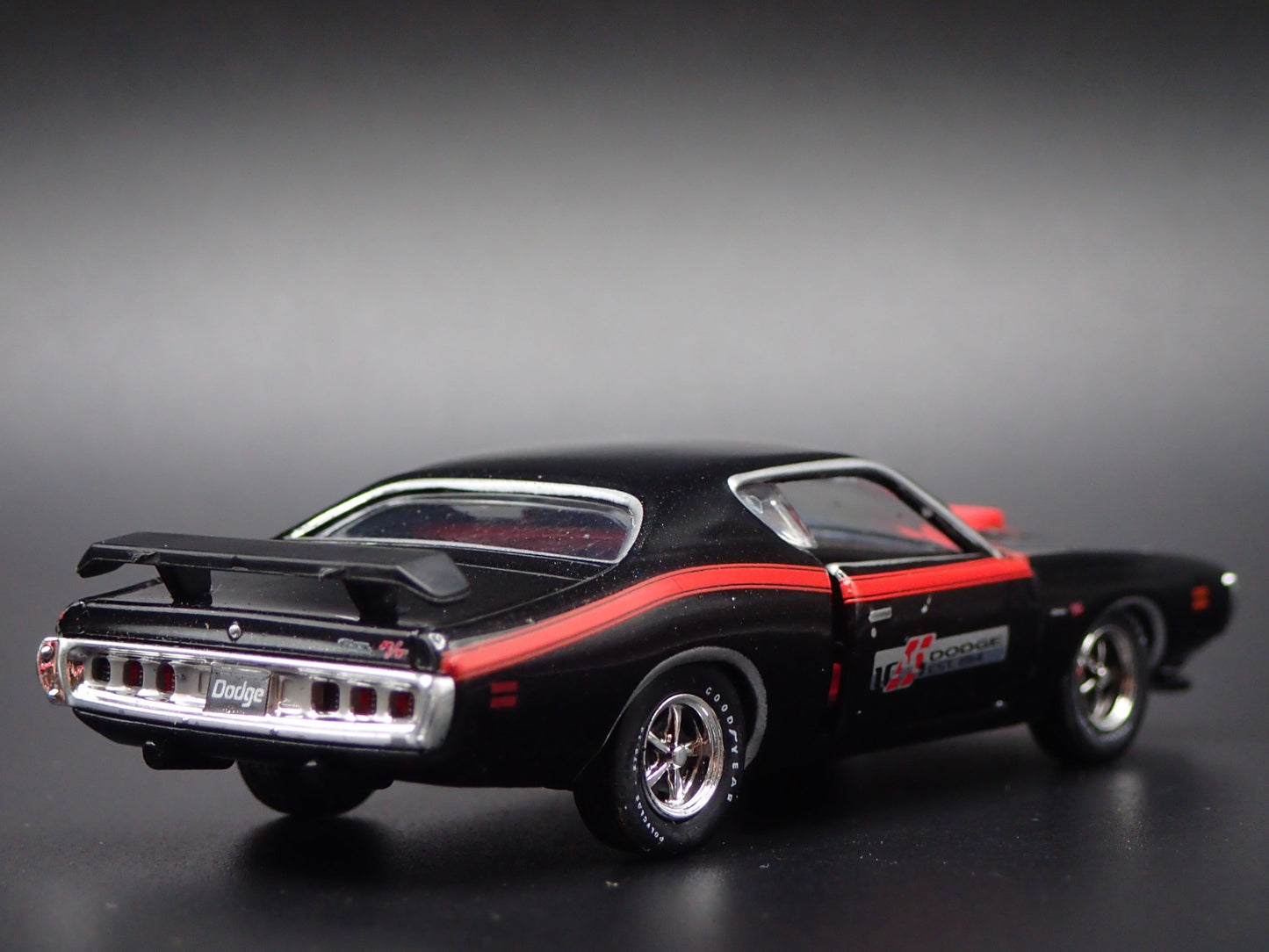 1971 71 DODGE CHARGER R/T HEMI BLACK RARE 1/64 SCALE DIORAMA DIECAST MODEL CAR