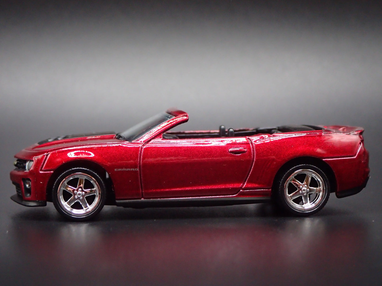 2013 CHEVY CHEVROLET CAMARO ZL1 CONVERTIBLE 1:64 SCALE DIORAMA DIECAST MODEL CAR