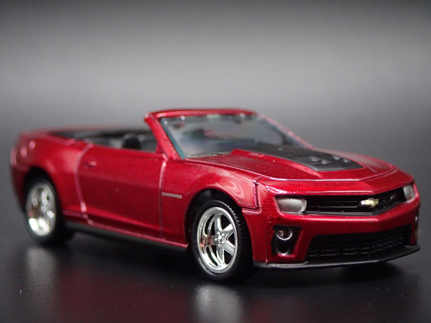 2013 CHEVY CHEVROLET CAMARO ZL1 CONVERTIBLE 1:64 SCALE DIORAMA DIECAST MODEL CAR