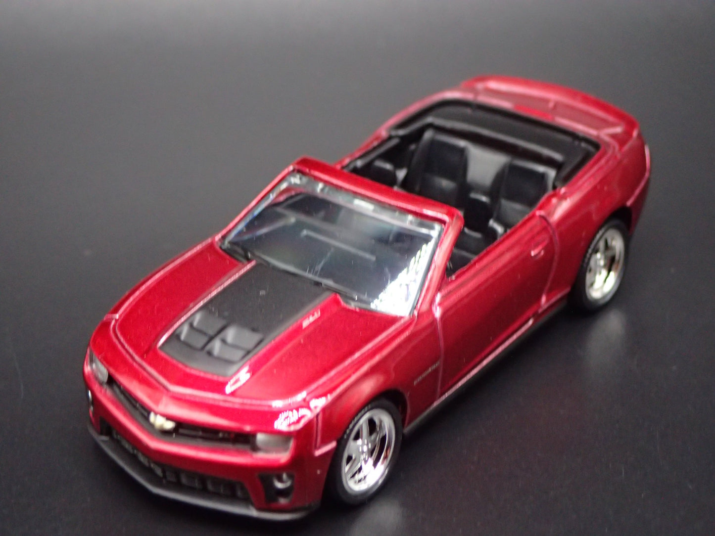 2013 CHEVY CHEVROLET CAMARO ZL1 CONVERTIBLE 1:64 SCALE DIORAMA DIECAST MODEL CAR