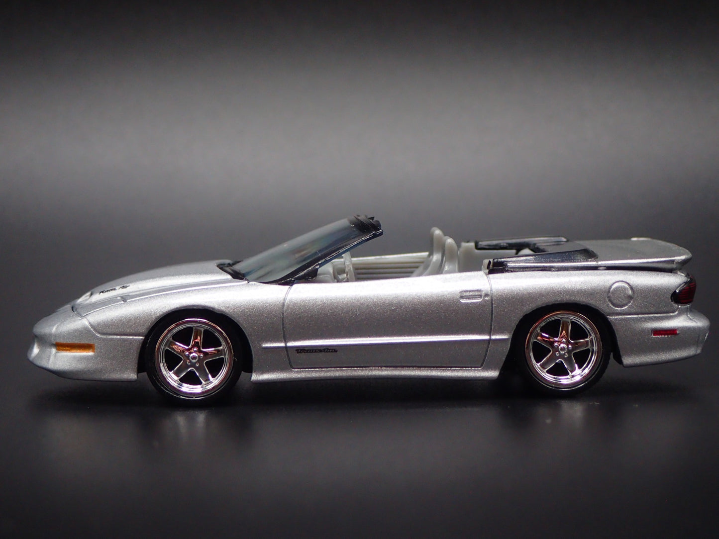 1997 97 PONTIAC FIREBIRD TA CONVERTIBLE 1:64 SCALE DIORAMA DIECAST MODEL CAR
