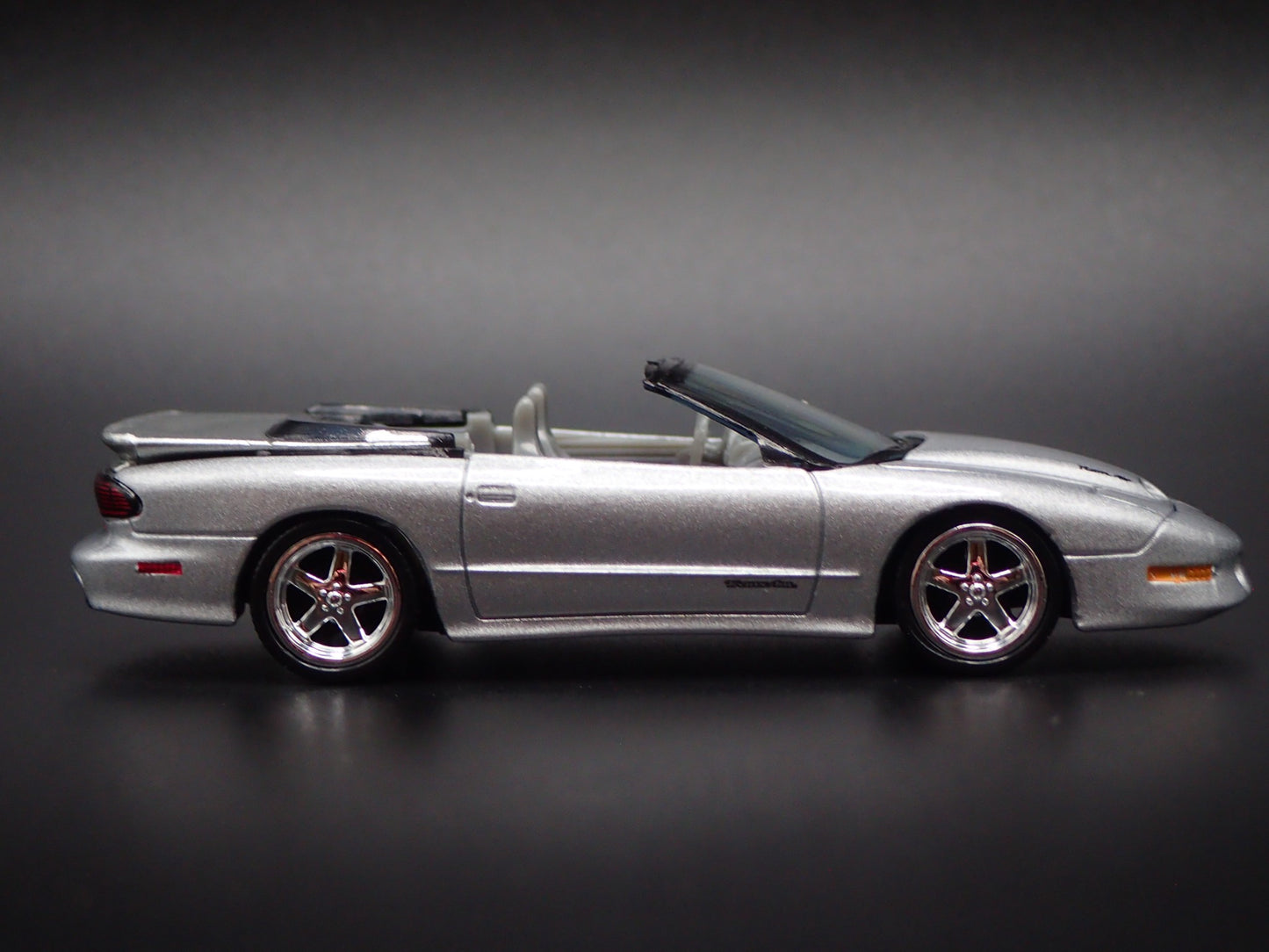 1997 97 PONTIAC FIREBIRD TA CONVERTIBLE 1:64 SCALE DIORAMA DIECAST MODEL CAR