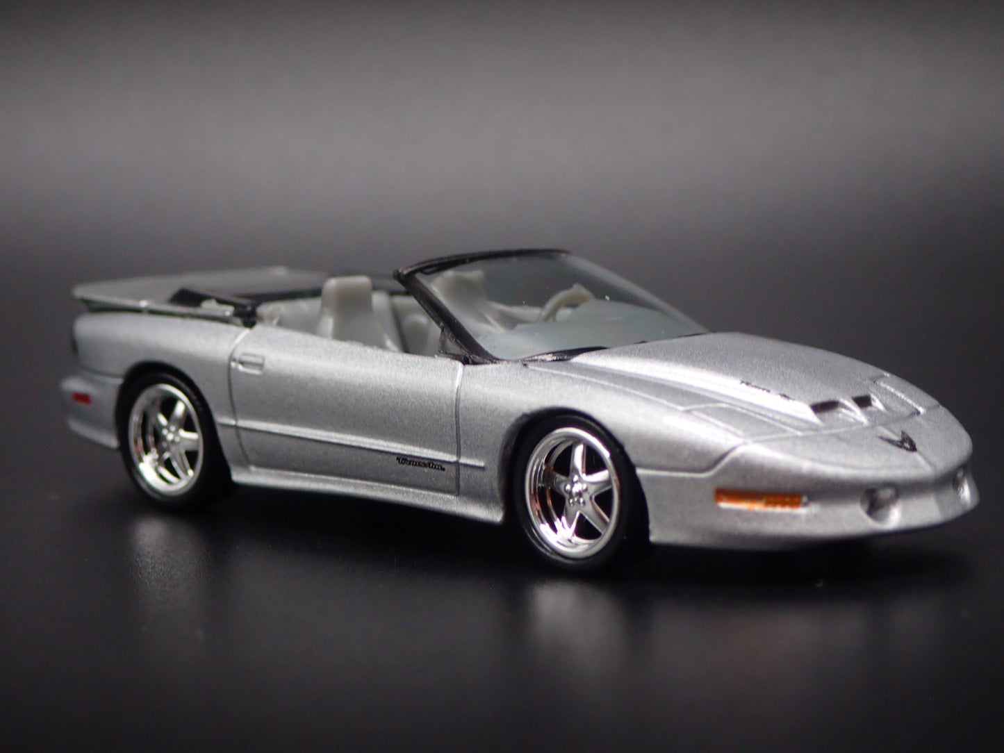 1997 97 PONTIAC FIREBIRD TA CONVERTIBLE 1:64 SCALE DIORAMA DIECAST MODEL CAR