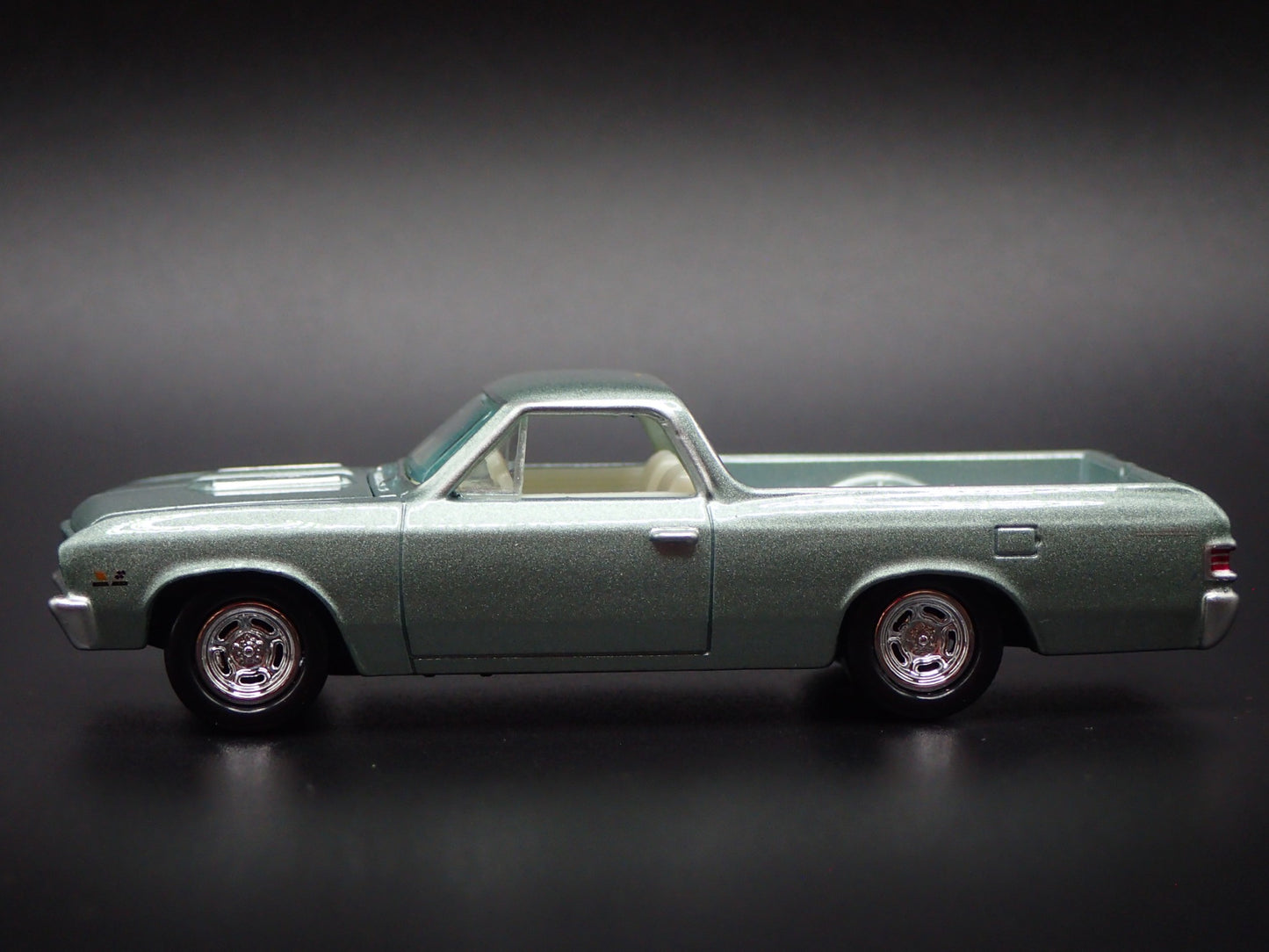 1967 67 CHEVY CHEVROLET EL CAMINO SS GREEN 1:64 SCALE DIORAMA DIECAST MODEL CAR