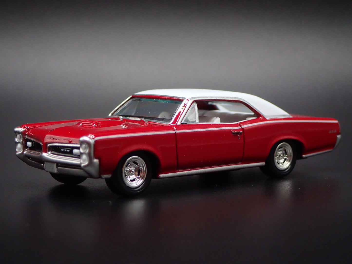 1966 66 PONTIAC GTO MUSCLE CAR 1/64 SCALE COLLECTIBLE DIORAMA DIECAST MODEL CAR