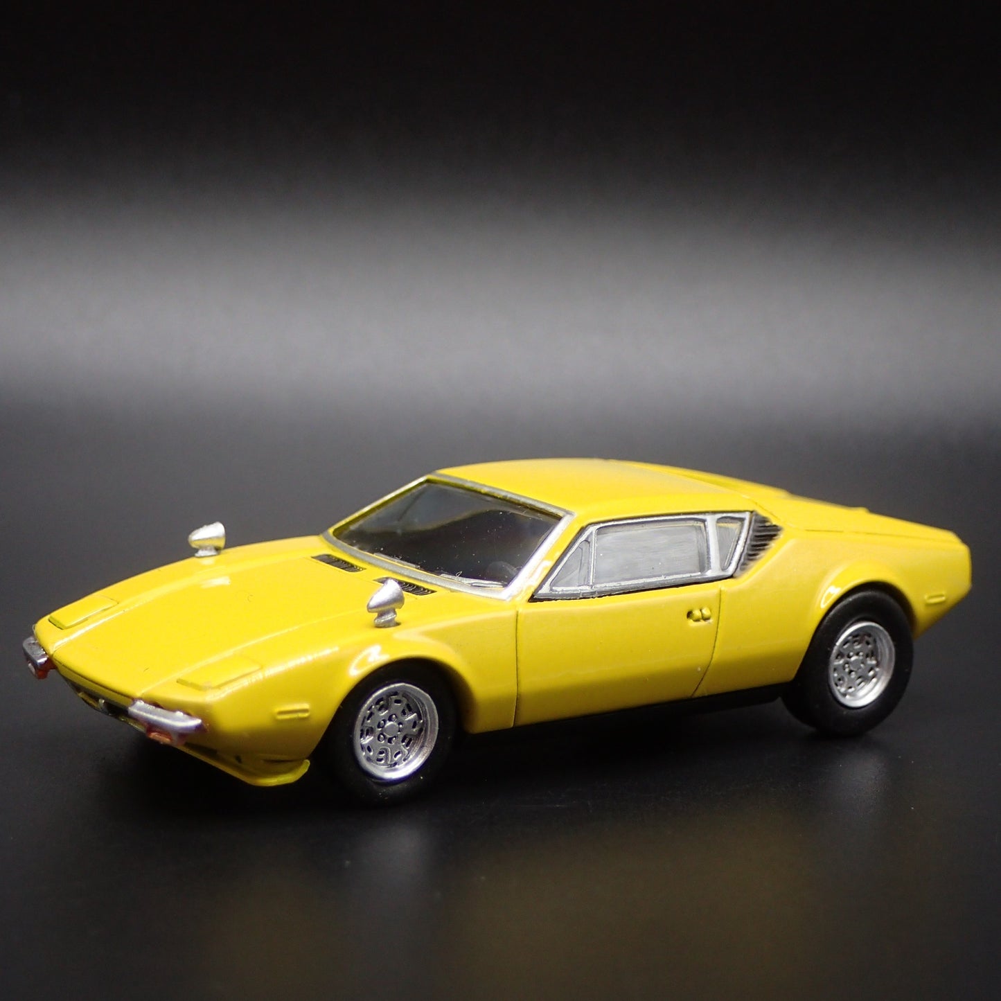 1972 72 DE TOMASO PANTERA RARE 1:64 SCALE COLLECTIBLE DIORAMA DIECAST MODEL CAR