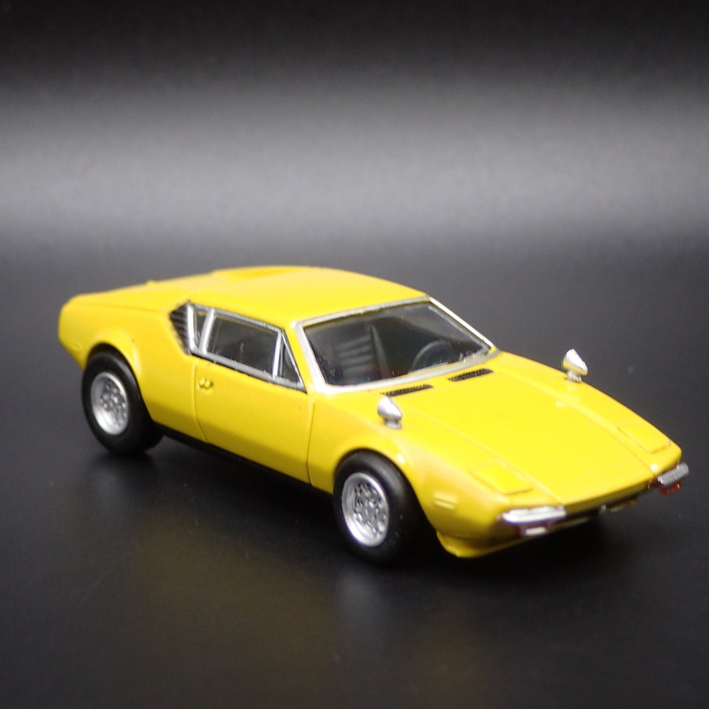 1972 72 DE TOMASO PANTERA RARE 1:64 SCALE COLLECTIBLE DIORAMA DIECAST MODEL CAR