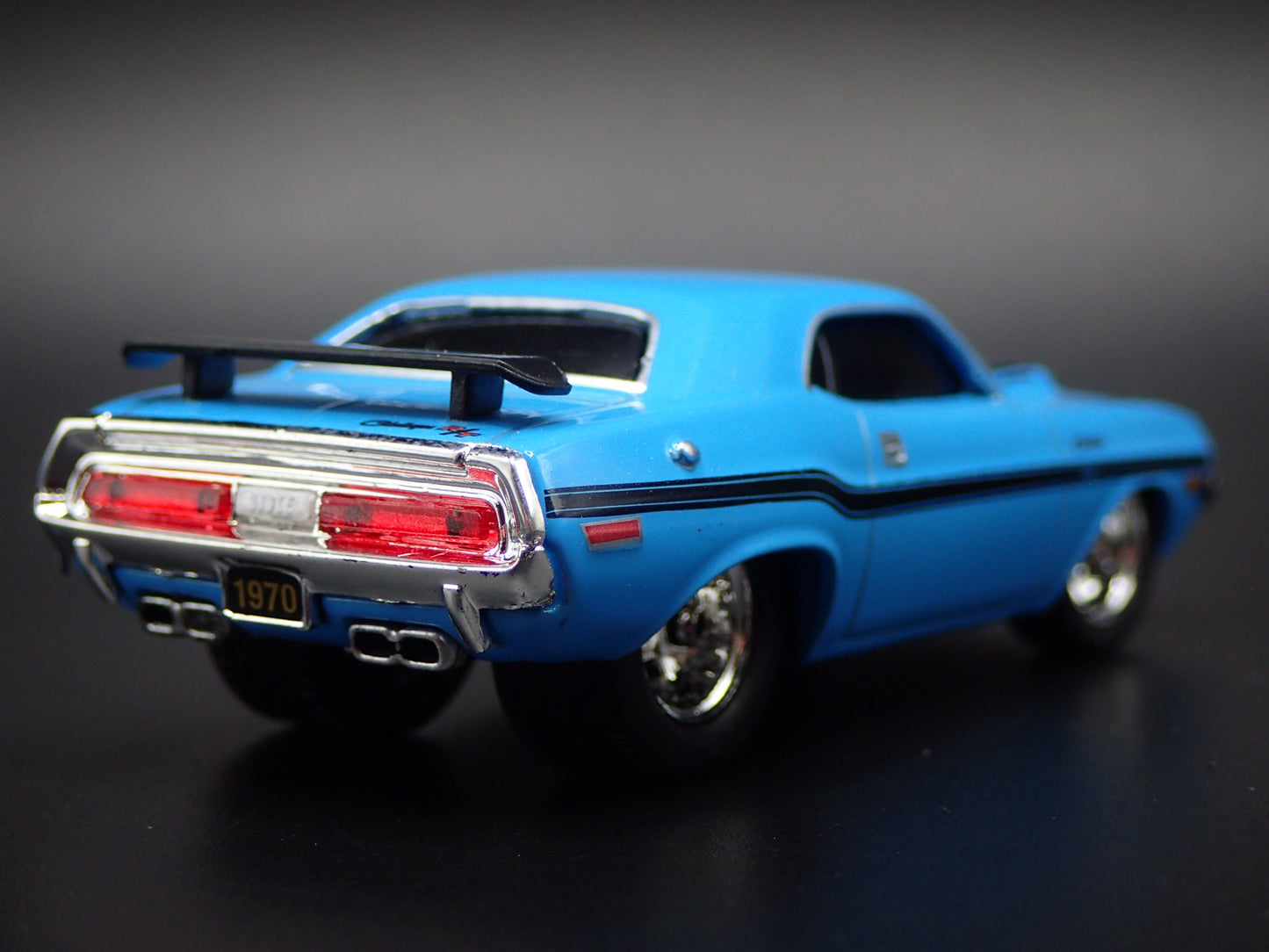 1970 70 DODGE CHALLENGER RT 383 1:64 SCALE COLLECTIBLE DIORAMA DIECAST MODEL CAR