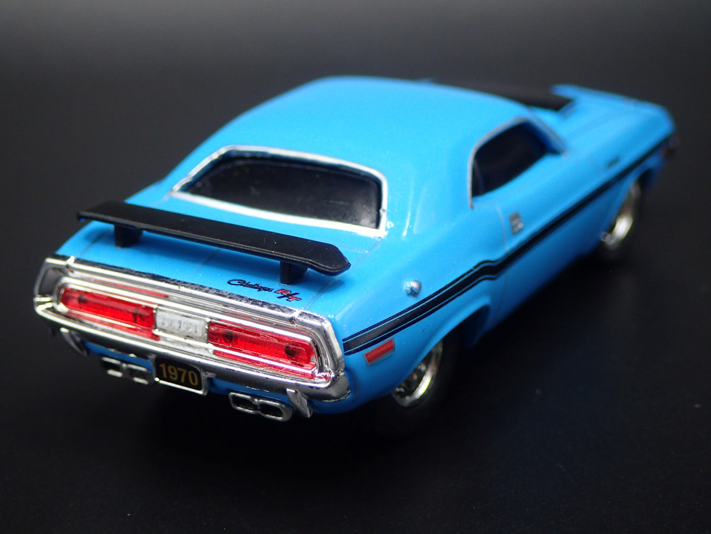 1970 70 DODGE CHALLENGER RT 383 1:64 SCALE COLLECTIBLE DIORAMA DIECAST MODEL CAR