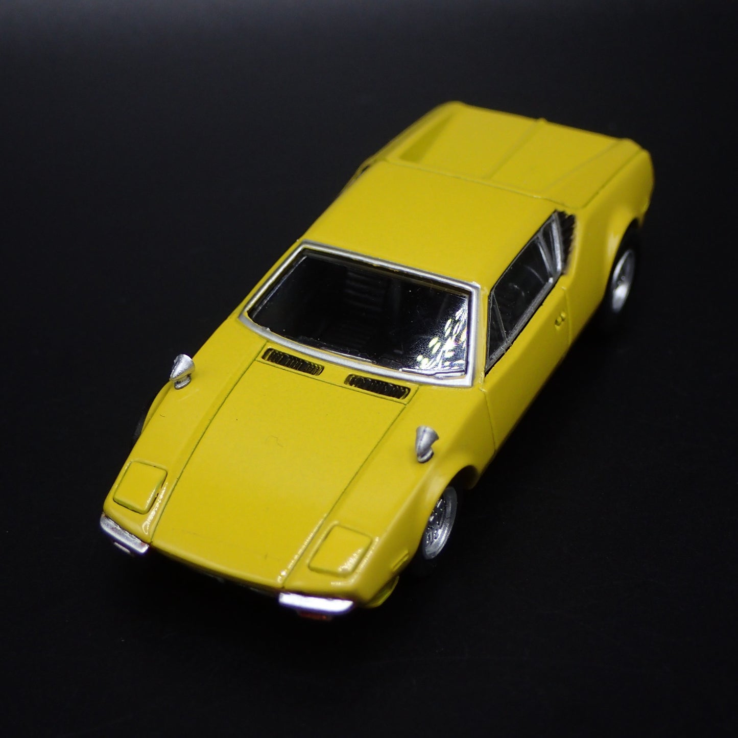1972 72 DE TOMASO PANTERA RARE 1:64 SCALE COLLECTIBLE DIORAMA DIECAST MODEL CAR