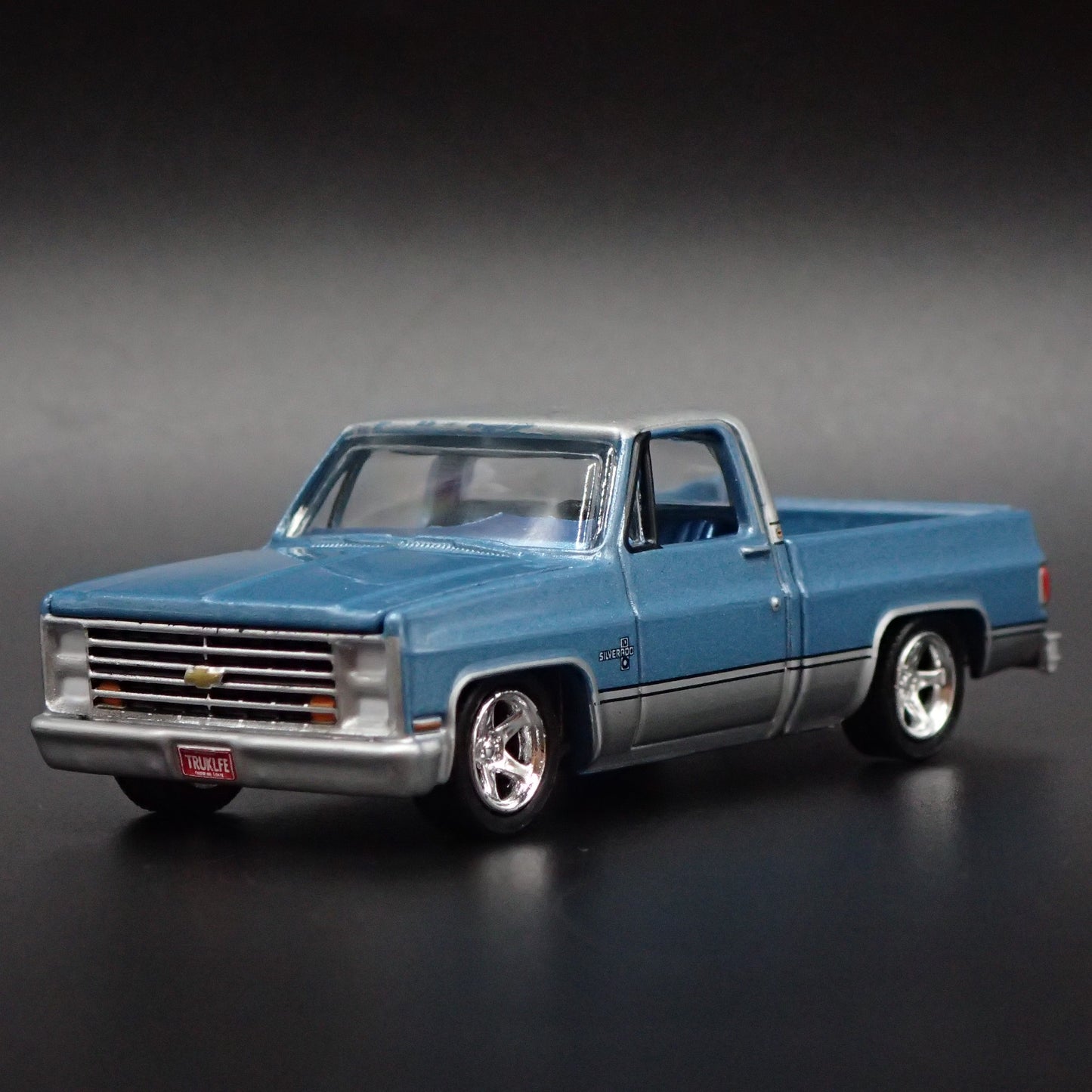 1985 85 CHEVROLET SILVERADO PICKUP TRUCK SQUAREBODY 1/64 SCALE DIECAST MODEL CAR