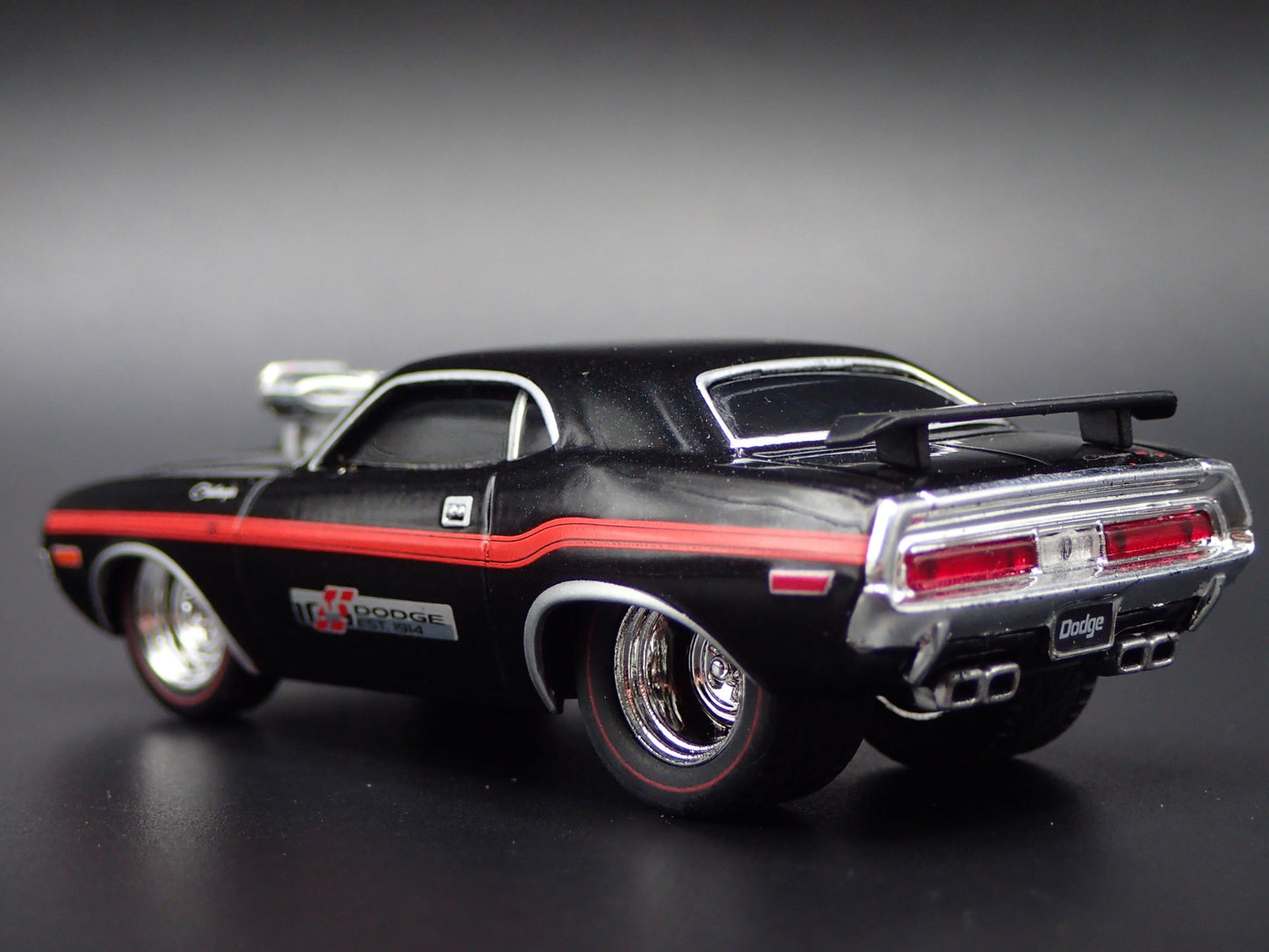 1970 70 DODGE CHALLENGER RT BLK 1:64 SCALE COLLECTIBLE DIORAMA DIECAST MODEL CAR